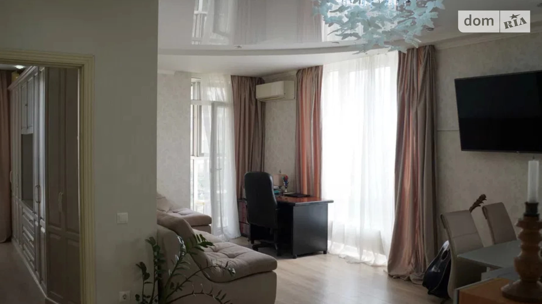 Продается 2-комнатная квартира 56 кв. м в Киеве, ул. Анатолия Петрицкого, 13