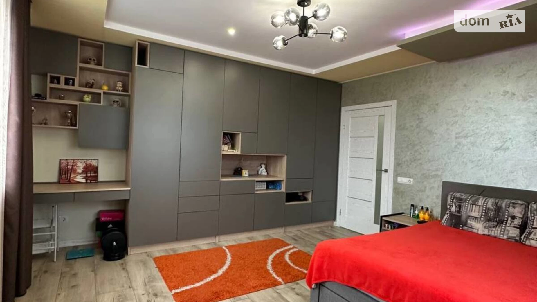 Продается 3-комнатная квартира 115 кв. м в Ужгороде, ул. Легоцкого