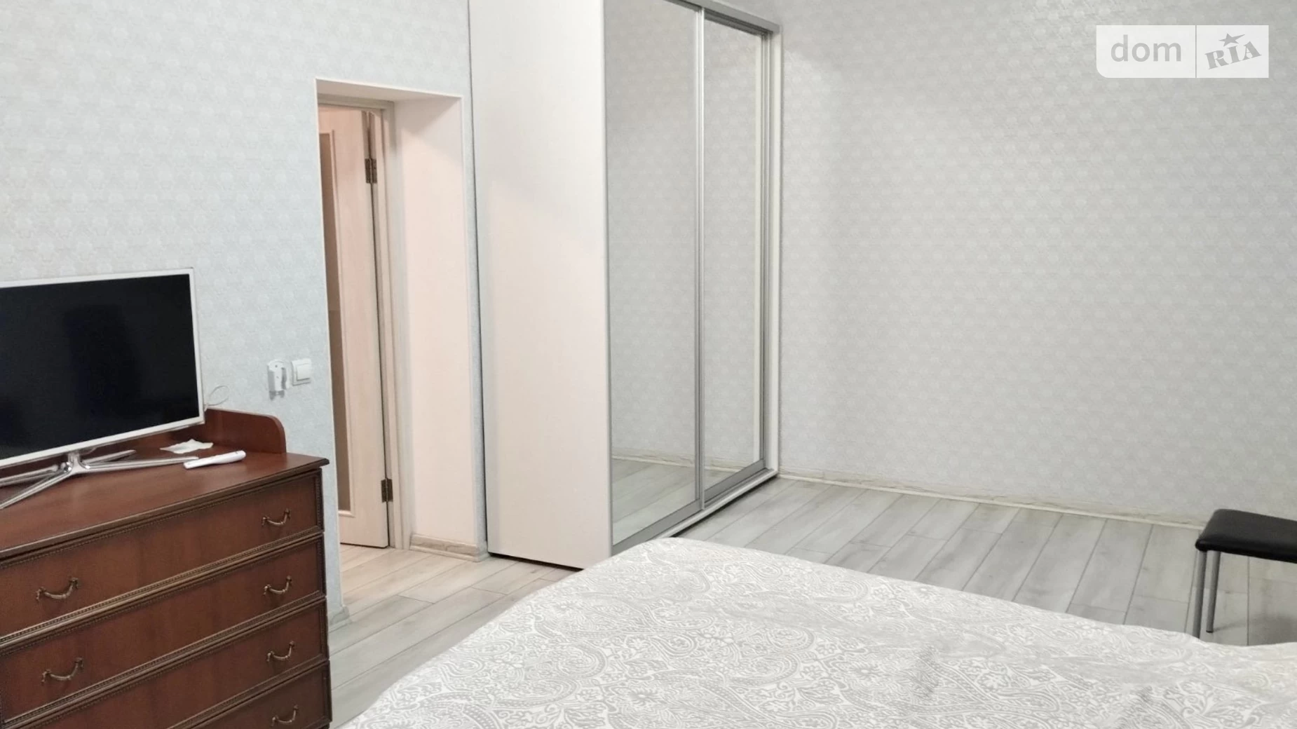 Продається 2-кімнатна квартира 45 кв. м у Одесі, вул. Базарна