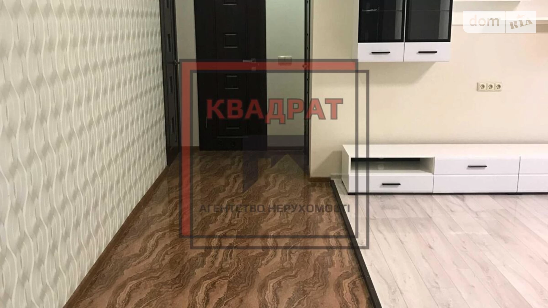 Продається 3-кімнатна квартира 73 кв. м у Полтаві, вул. Старий Поділ