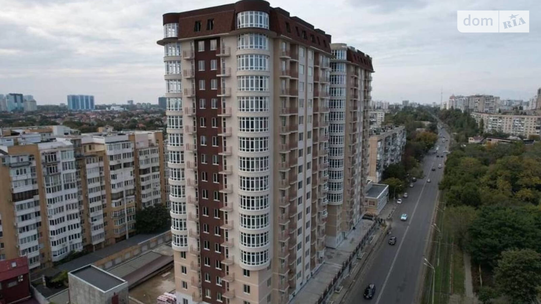 Продається 2-кімнатна квартира 83 кв. м у Одесі, Фонтанська дор., 30-32