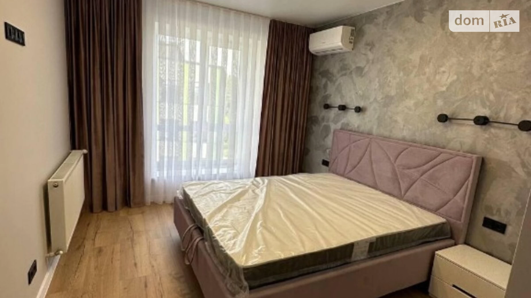 Продається 3-кімнатна квартира 92 кв. м у Івано-Франківську, вул. Приозерна