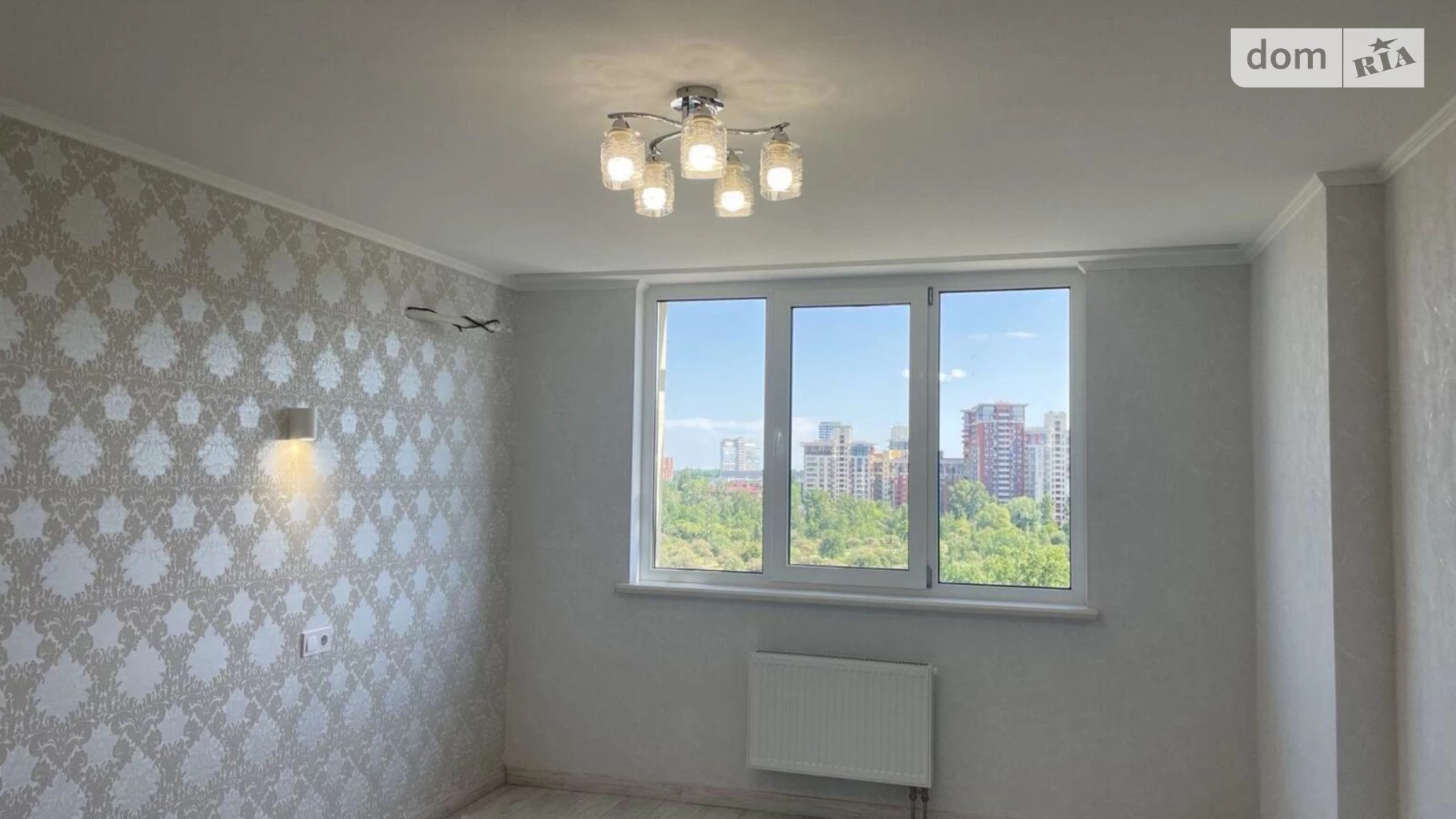 Продается 1-комнатная квартира 52 кв. м в Киеве, ул. Михаила Максимовича, 32