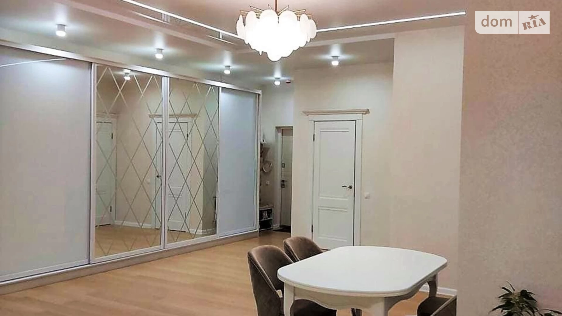 Продається 3-кімнатна квартира 116 кв. м у Одесі, вул. Маршала Говорова