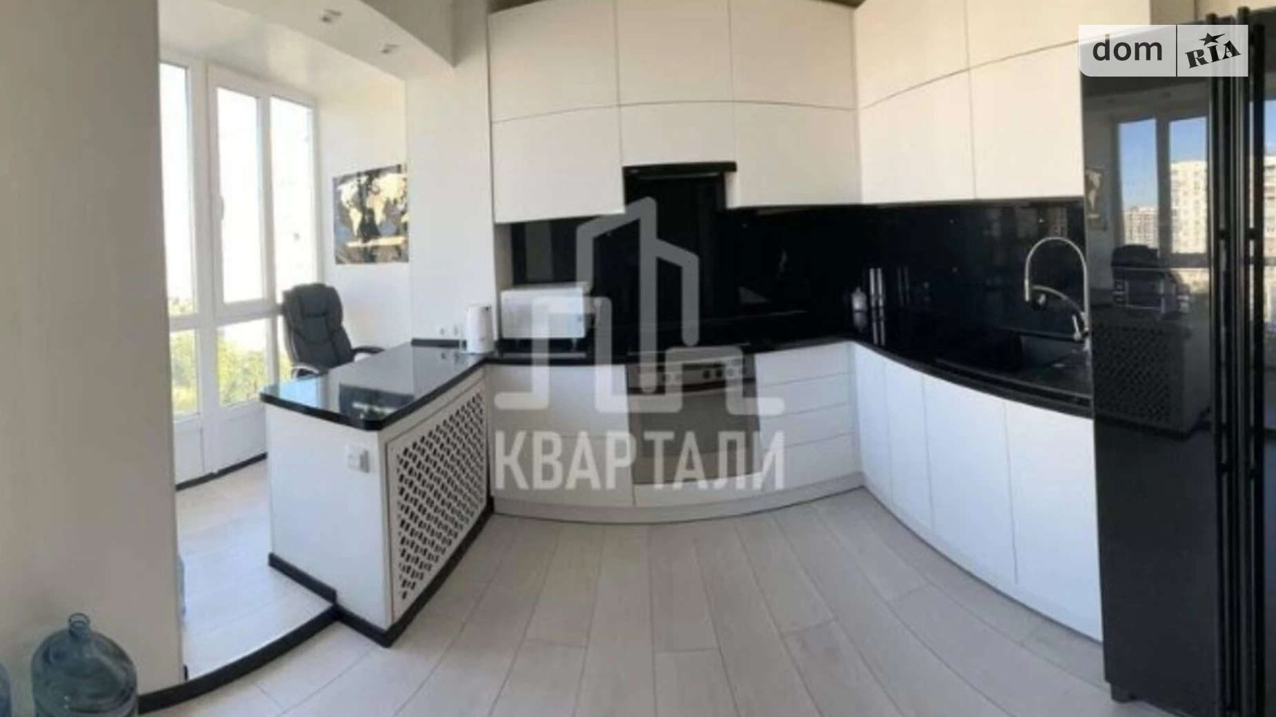 Продается 3-комнатная квартира 72 кв. м в Киеве, ул. Стадионная, 14