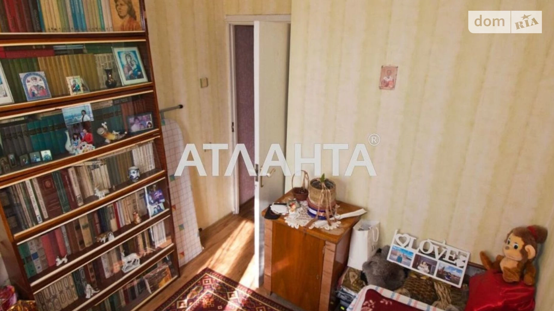 Продається 3-кімнатна квартира 61.6 кв. м у Одесі, вул. Дніпровська