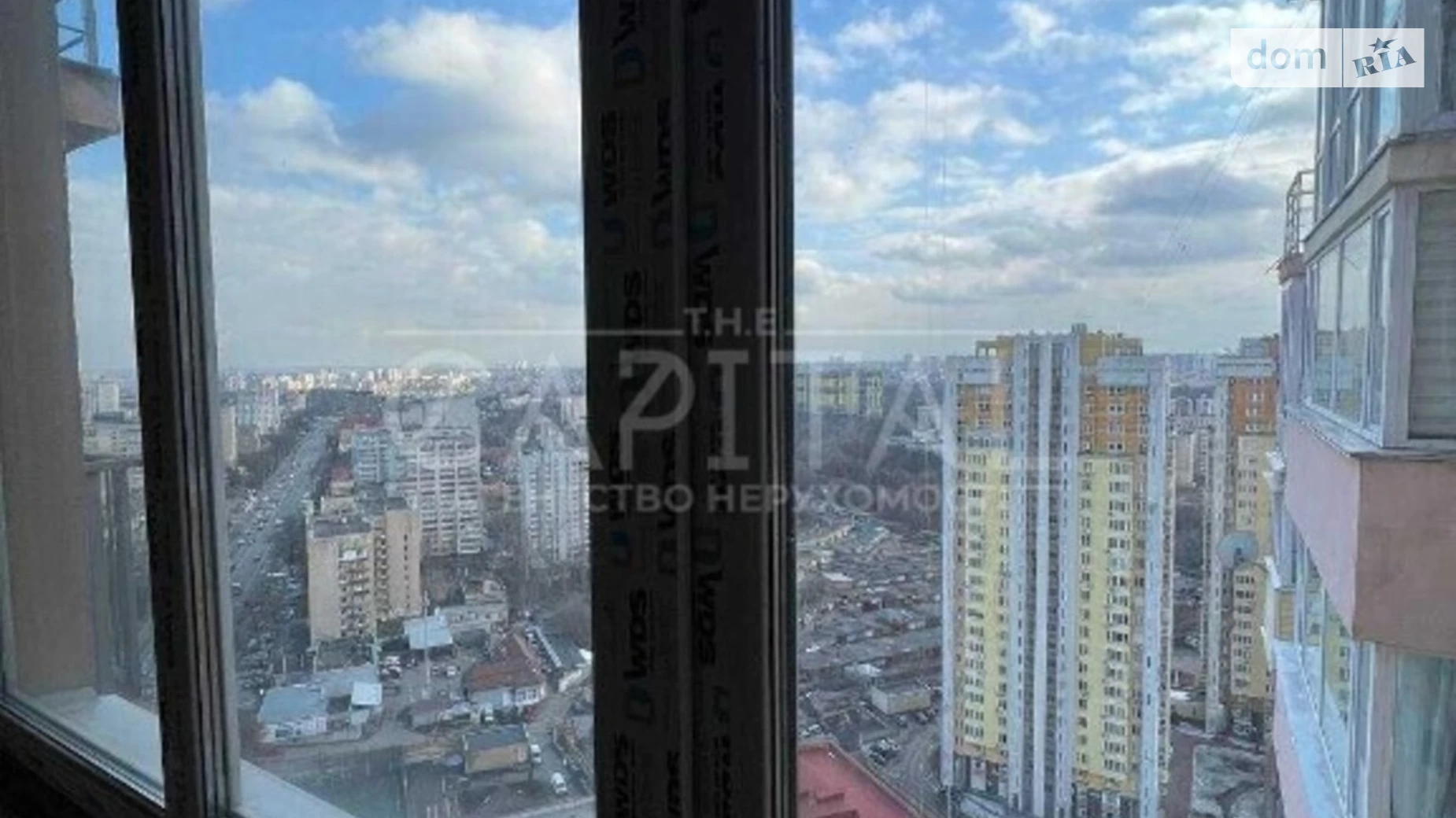 Продается 3-комнатная квартира 126 кв. м в Киеве, просп. Лобановского, 1