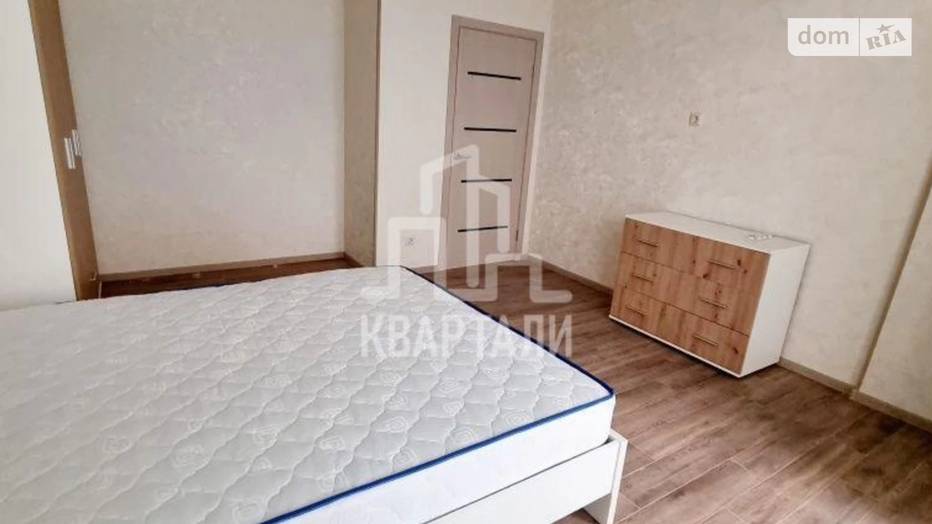 Продается 1-комнатная квартира 40 кв. м в Киеве, пер. Макеевский, 2