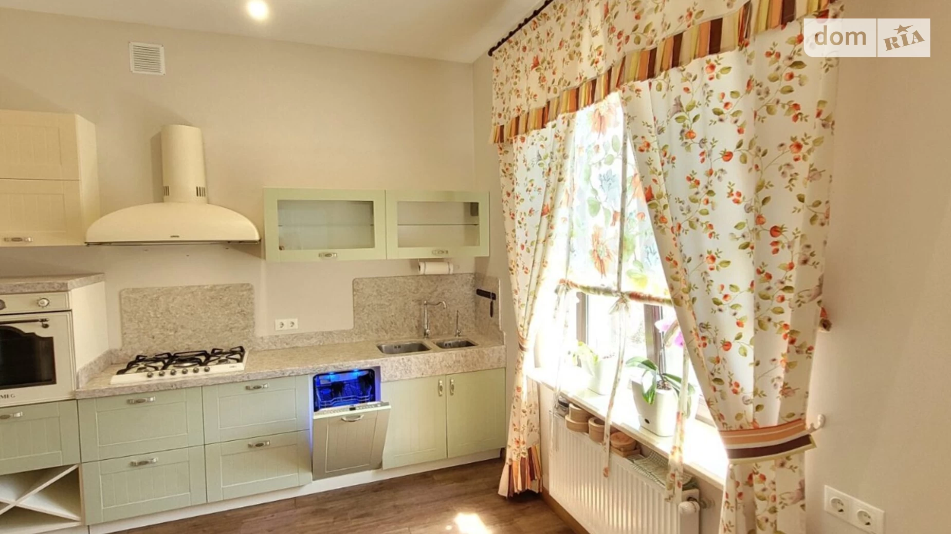 Продается дом на 2 этажа 224 кв. м с гаражом, цена: 399000 $ - фото 2