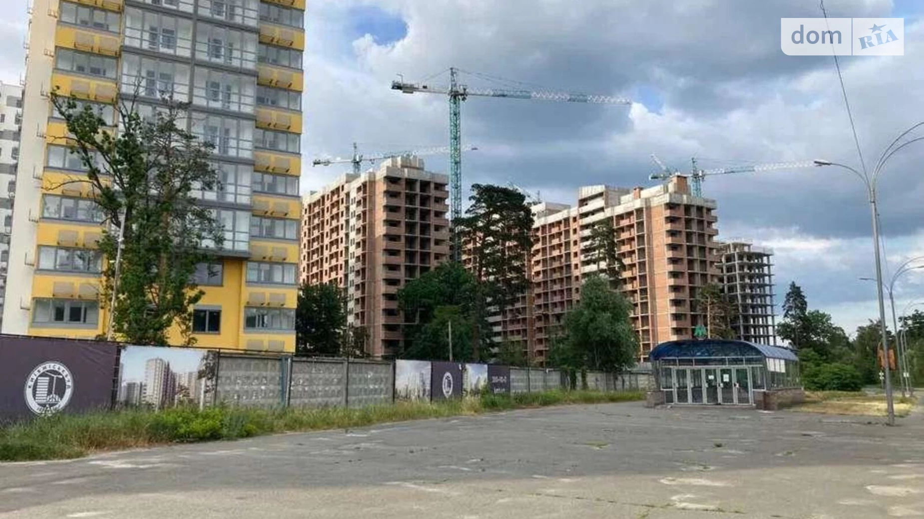 Продается 2-комнатная квартира 54 кв. м в Киеве, ул. Бориспольская, 18-26