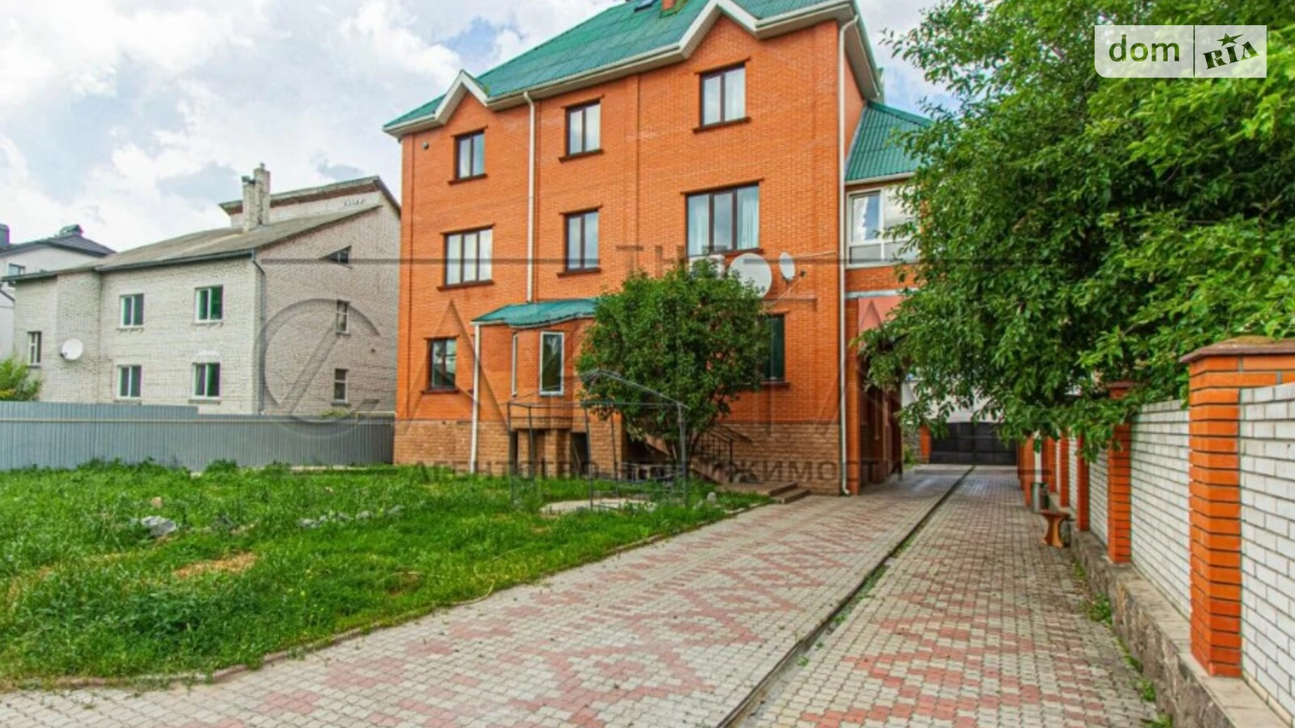 Продается дом на 3 этажа 525 кв. м с балконом, цена: 450000 $ - фото 3