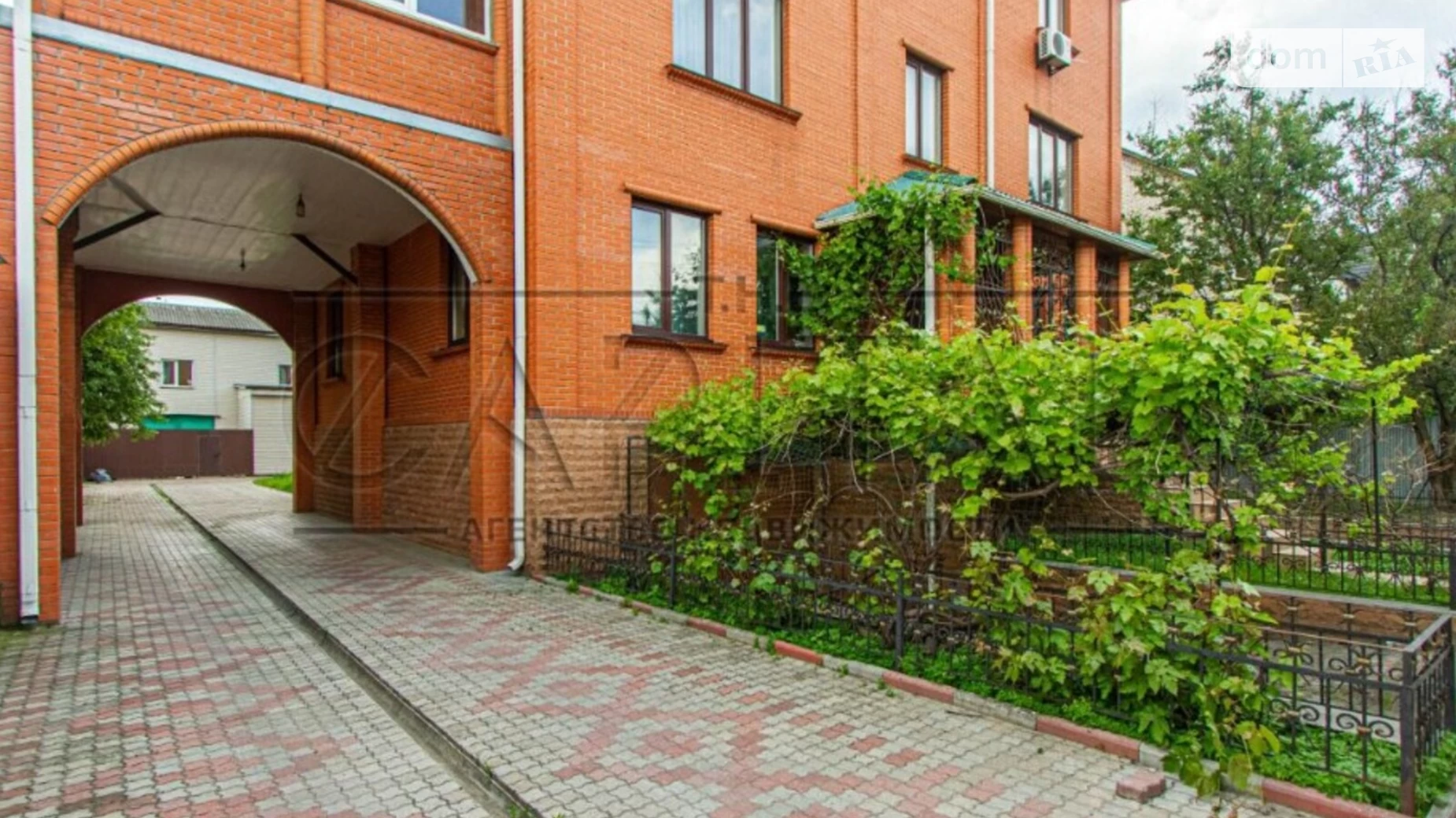 Продается дом на 3 этажа 525 кв. м с балконом, цена: 450000 $ - фото 4