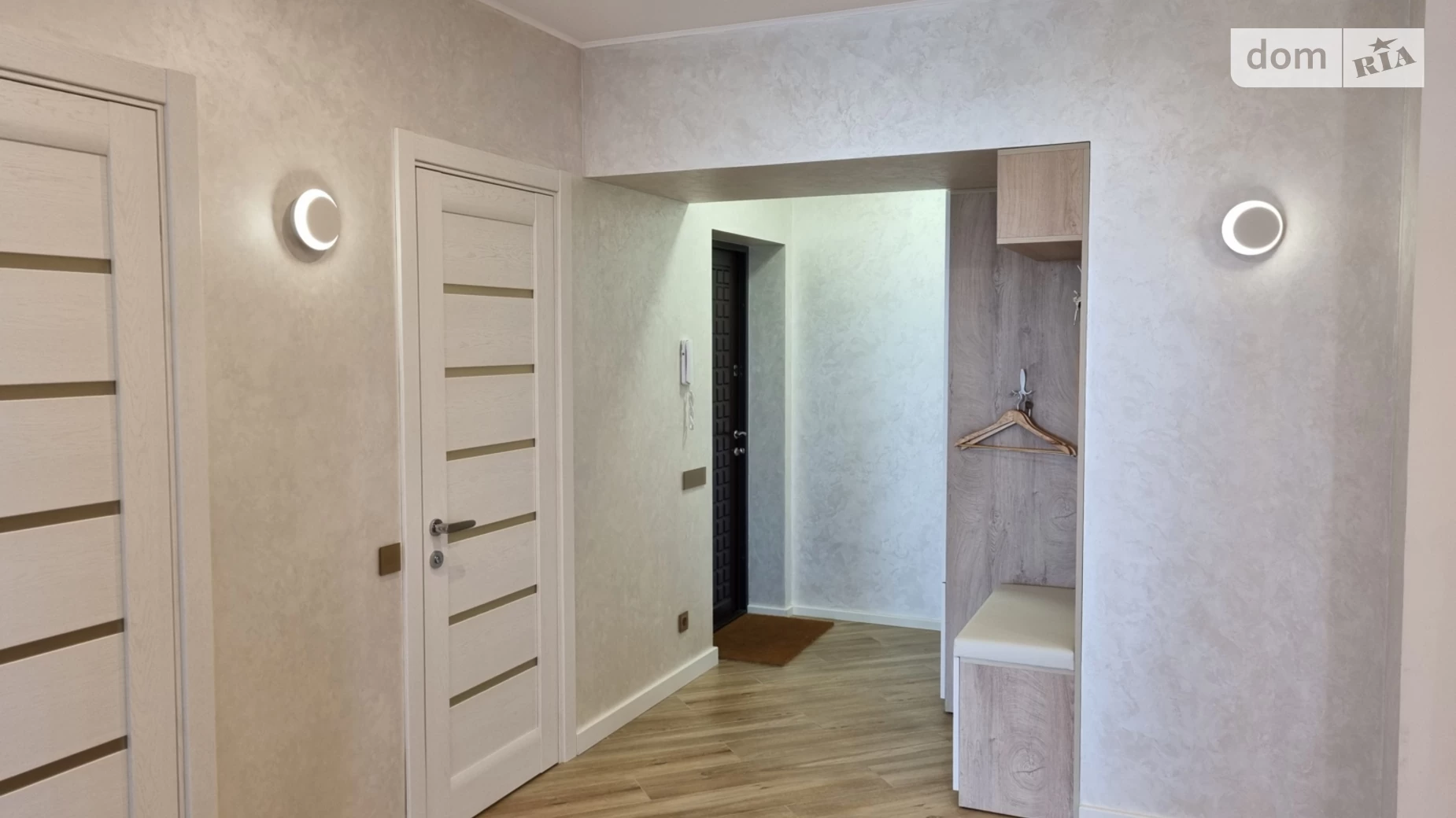 Продается 3-комнатная квартира 95 кв. м в Чернигове, ул. Михнюка Олега