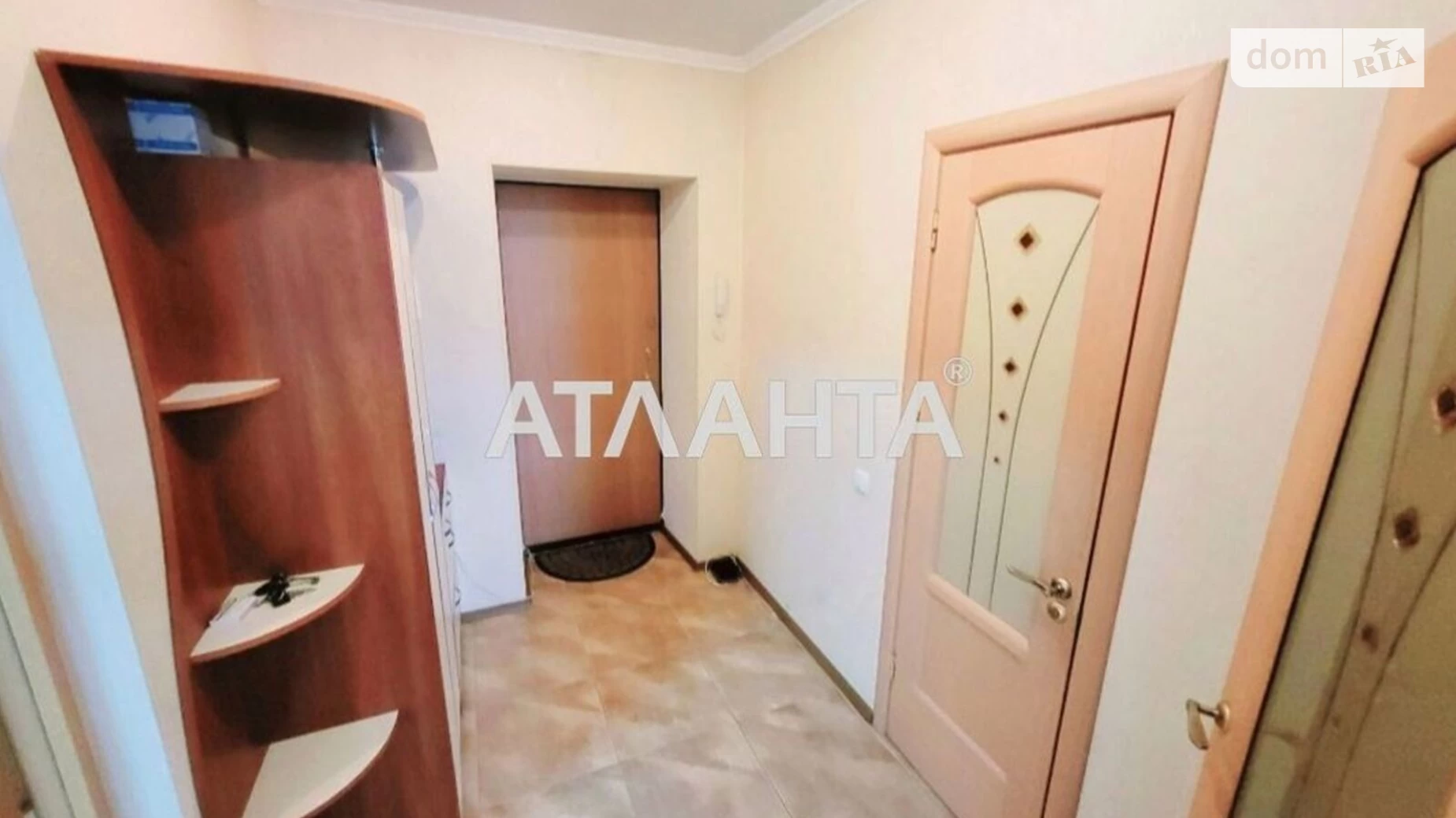 Продается 1-комнатная квартира 50.5 кв. м в Черноморске, ул. Парусная