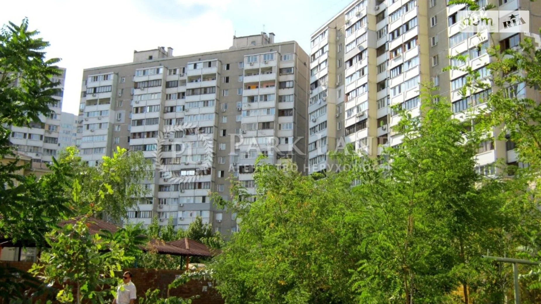 Продается 3-комнатная квартира 76 кв. м в Киеве, ул. Александра Мишуги, 3