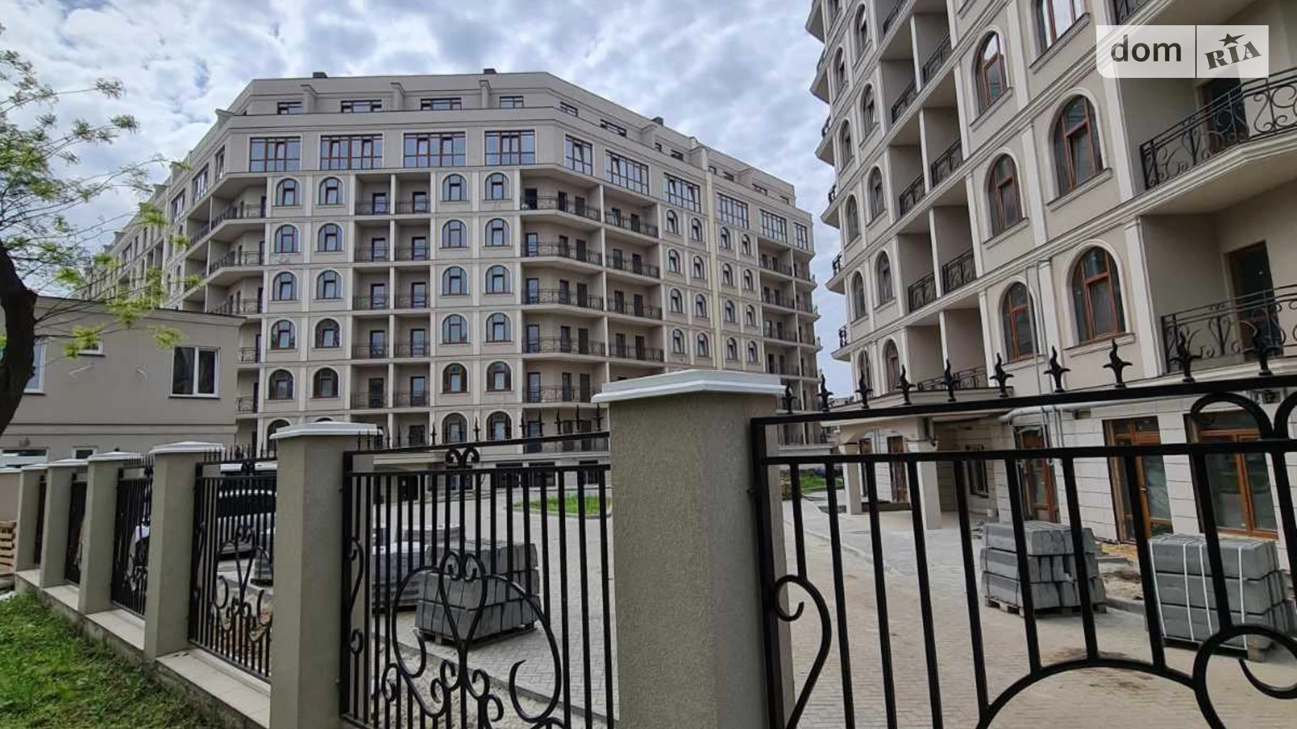 Продается 1-комнатная квартира 51 кв. м в Одессе, ул. Дача Ковалевского, 91