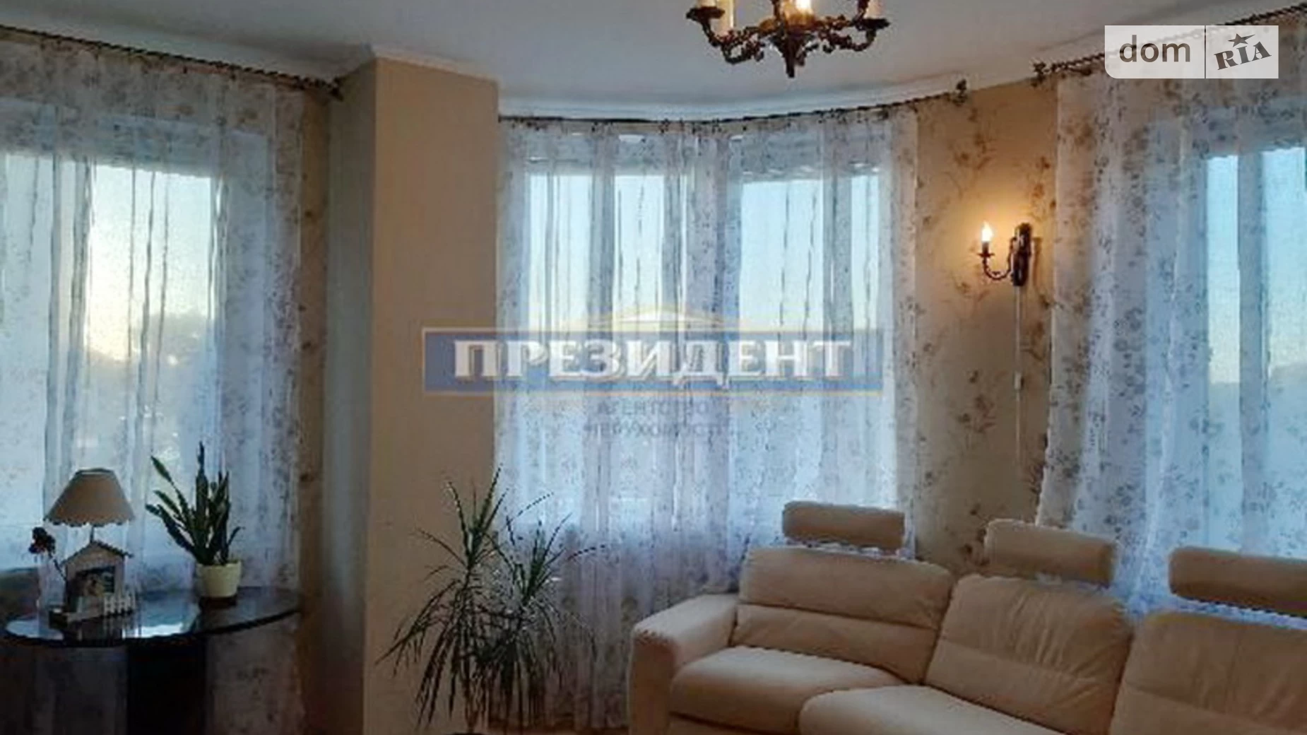 Продается 3-комнатная квартира 77 кв. м в Одессе, мас. Радужный, 4
