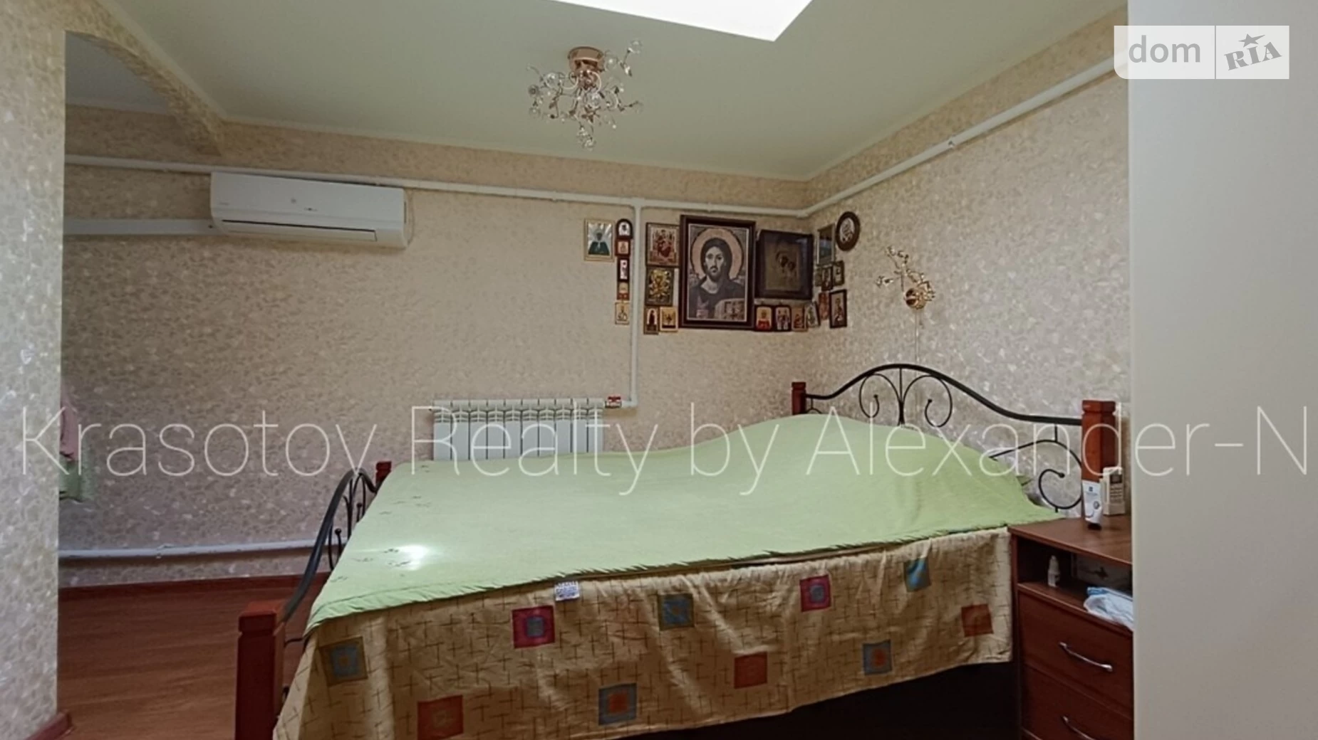 Продається 4-кімнатна квартира 147 кв. м у Одесі, вул. Романа Кармена