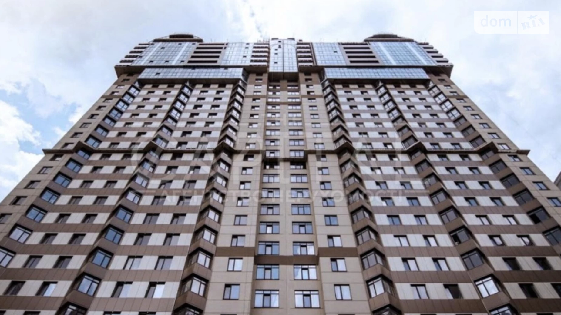 Продается 3-комнатная квартира 112 кв. м в Киеве, ул. Андрея Верхогляда(Драгомирова)