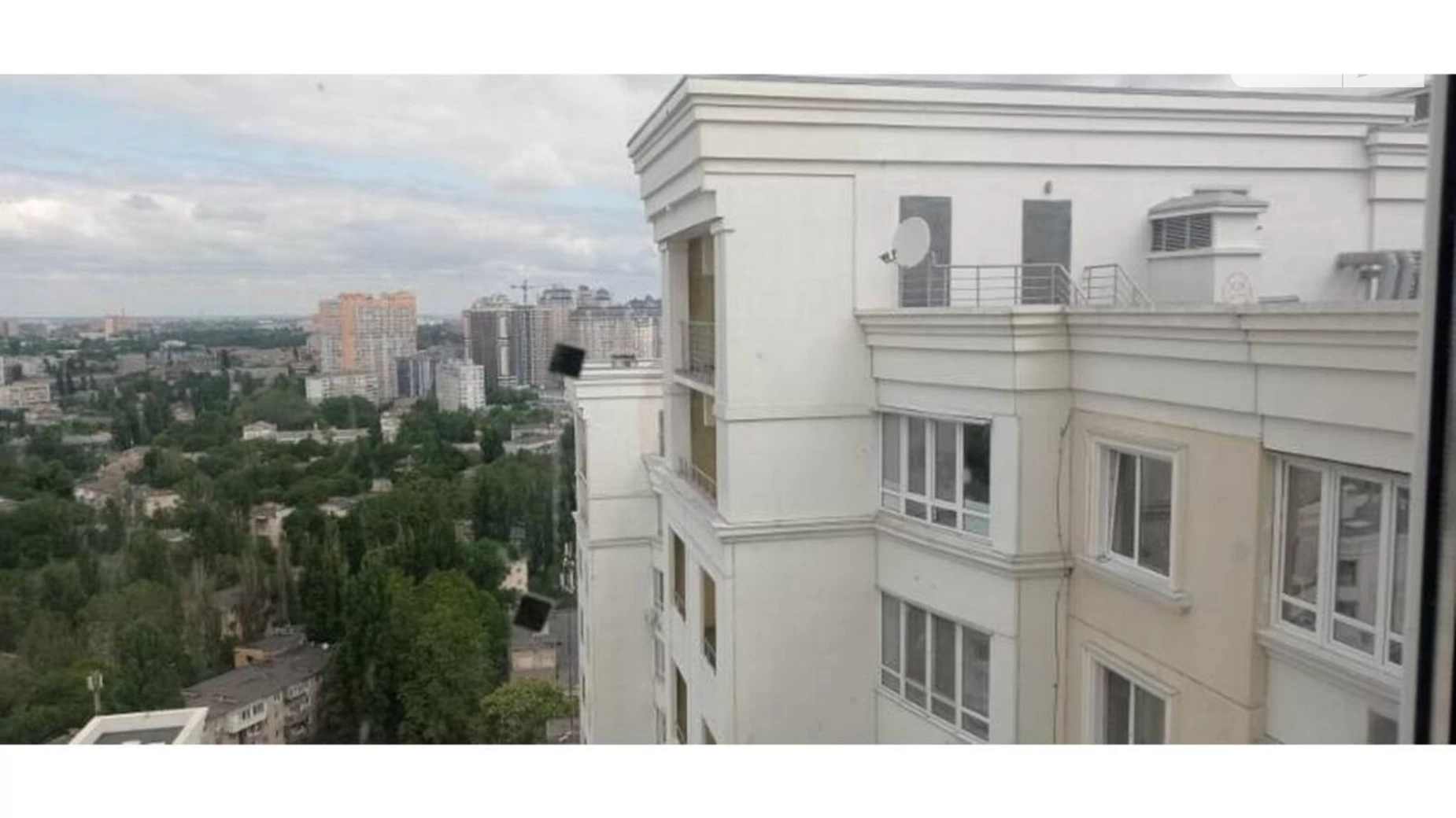 Продается 4-комнатная квартира 105 кв. м в Одессе, ул. Армейская, 11