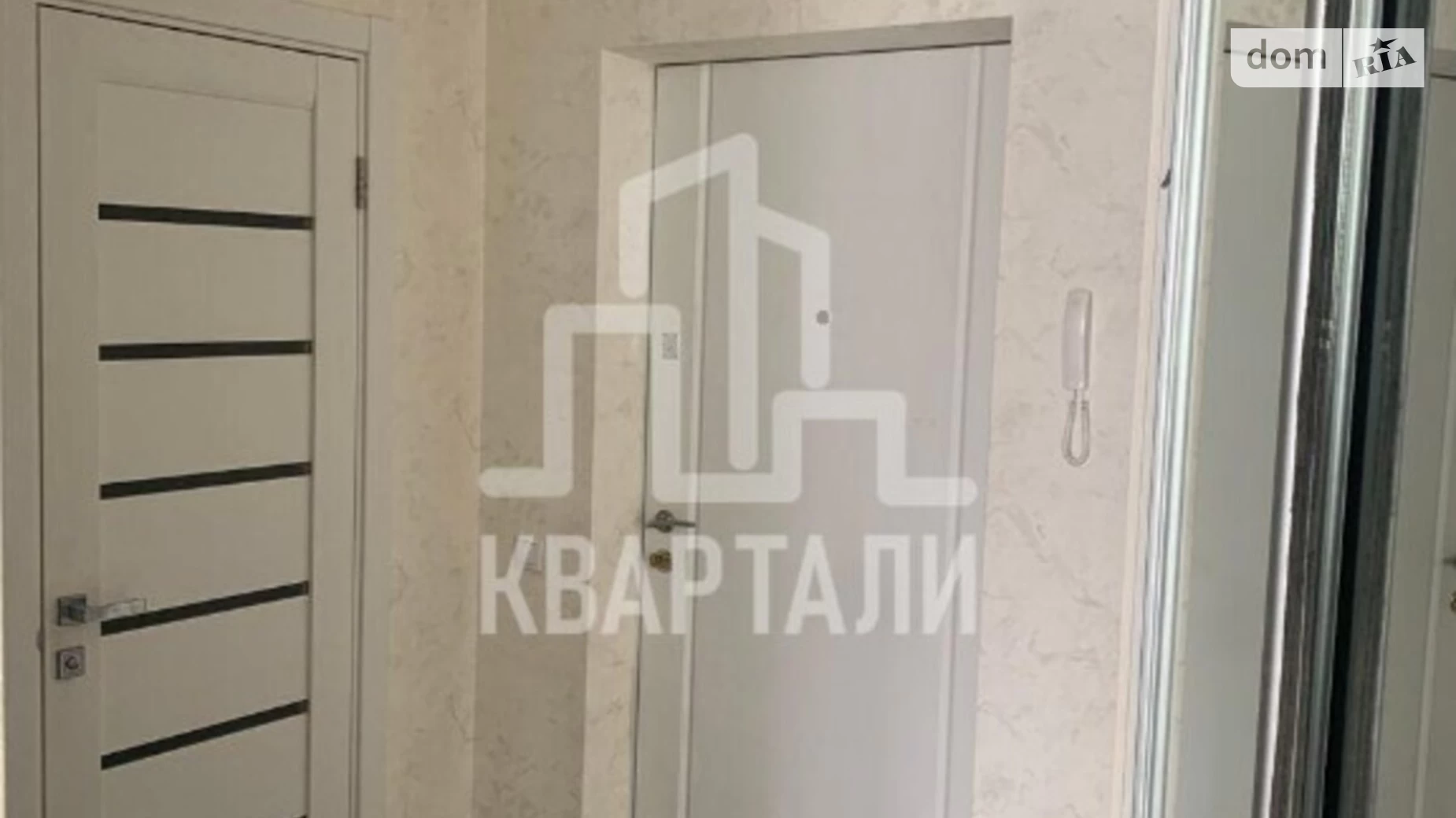 Продается 1-комнатная квартира 52 кв. м в Киеве, ул. Вышгородская, 45