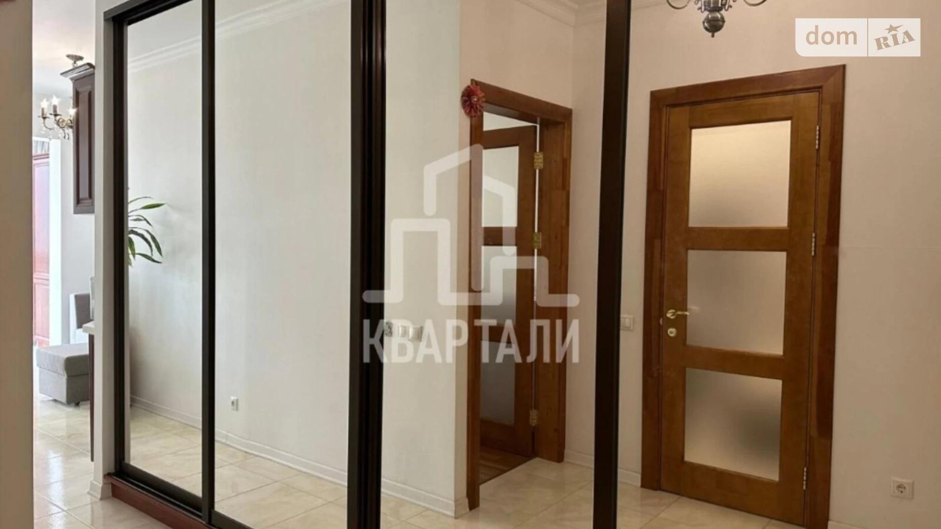 Продается 1-комнатная квартира 46 кв. м в Киеве, ул. Анатолия Петрицкого, 23А