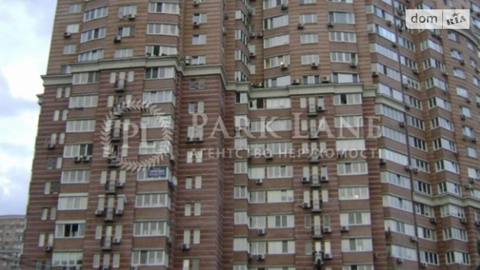Продается 1-комнатная квартира 58 кв. м в Киеве, ул. Голосеевская, 13А