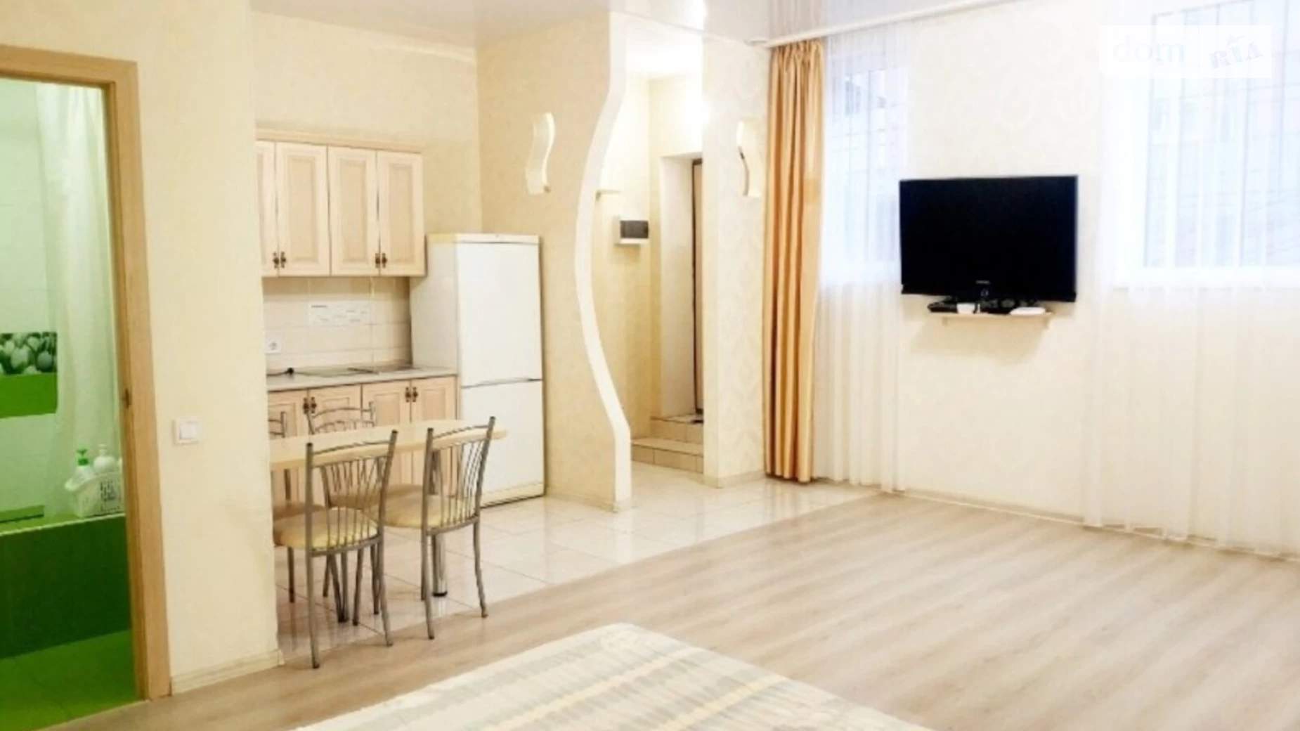 Продается 1-комнатная квартира 38 кв. м в Одессе, мас. Радужный