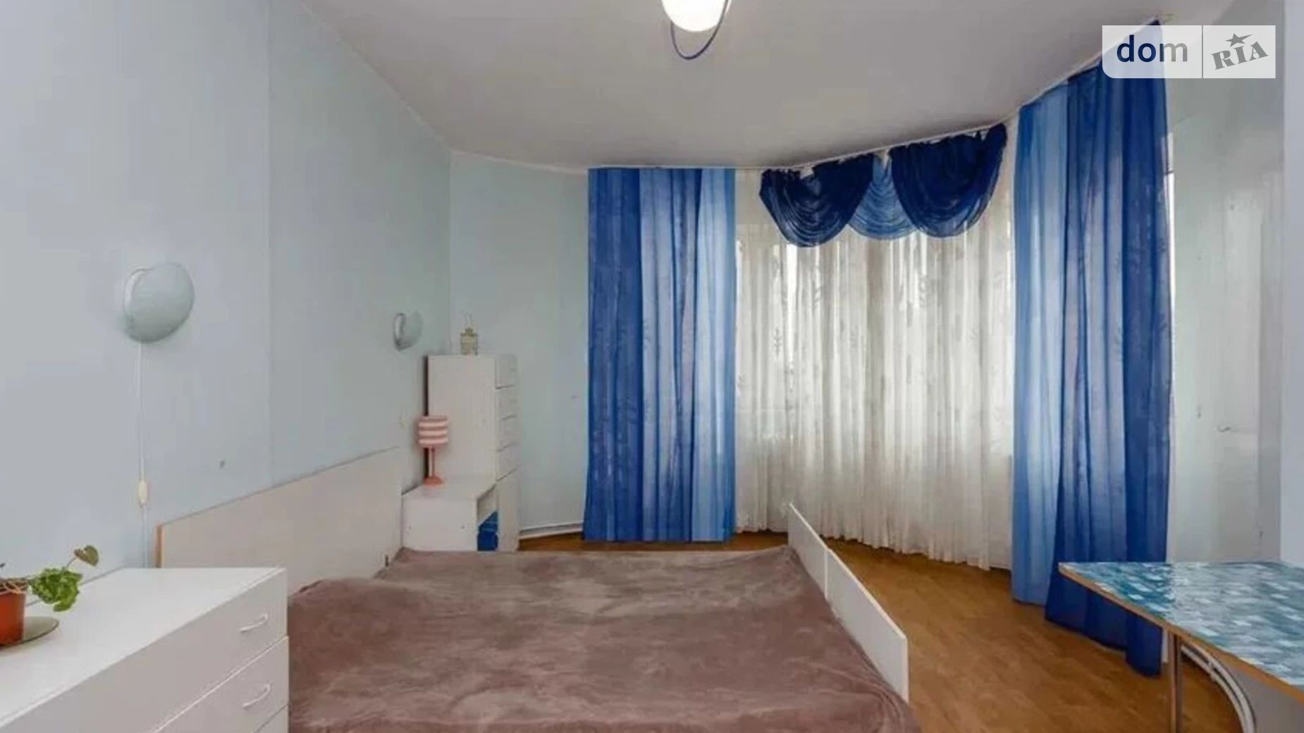 Продается 3-комнатная квартира 122 кв. м в Киеве, ул. Срибнокильская, 12