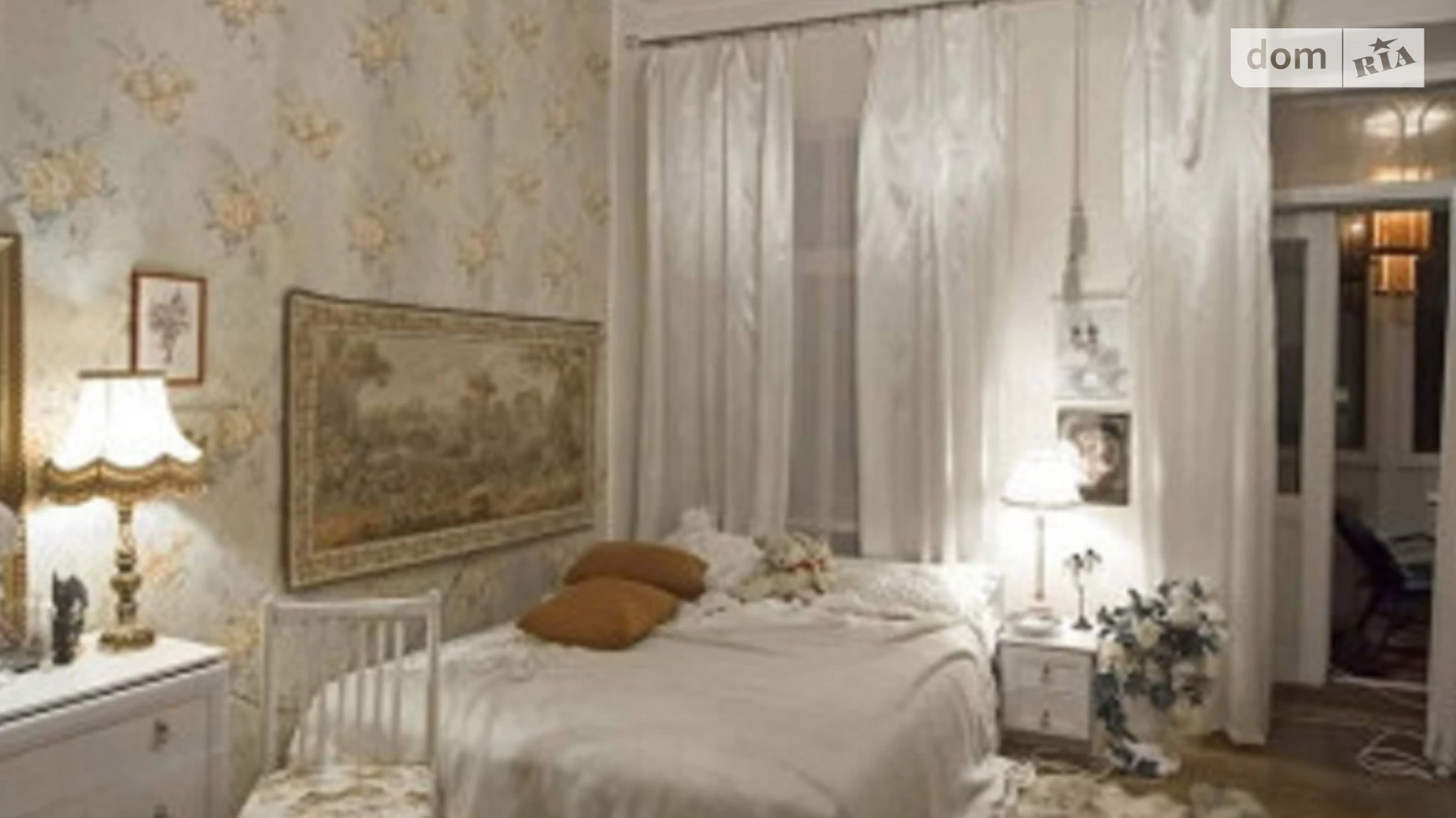Продается 3-комнатная квартира 100 кв. м в Одессе, ул. Еврейская