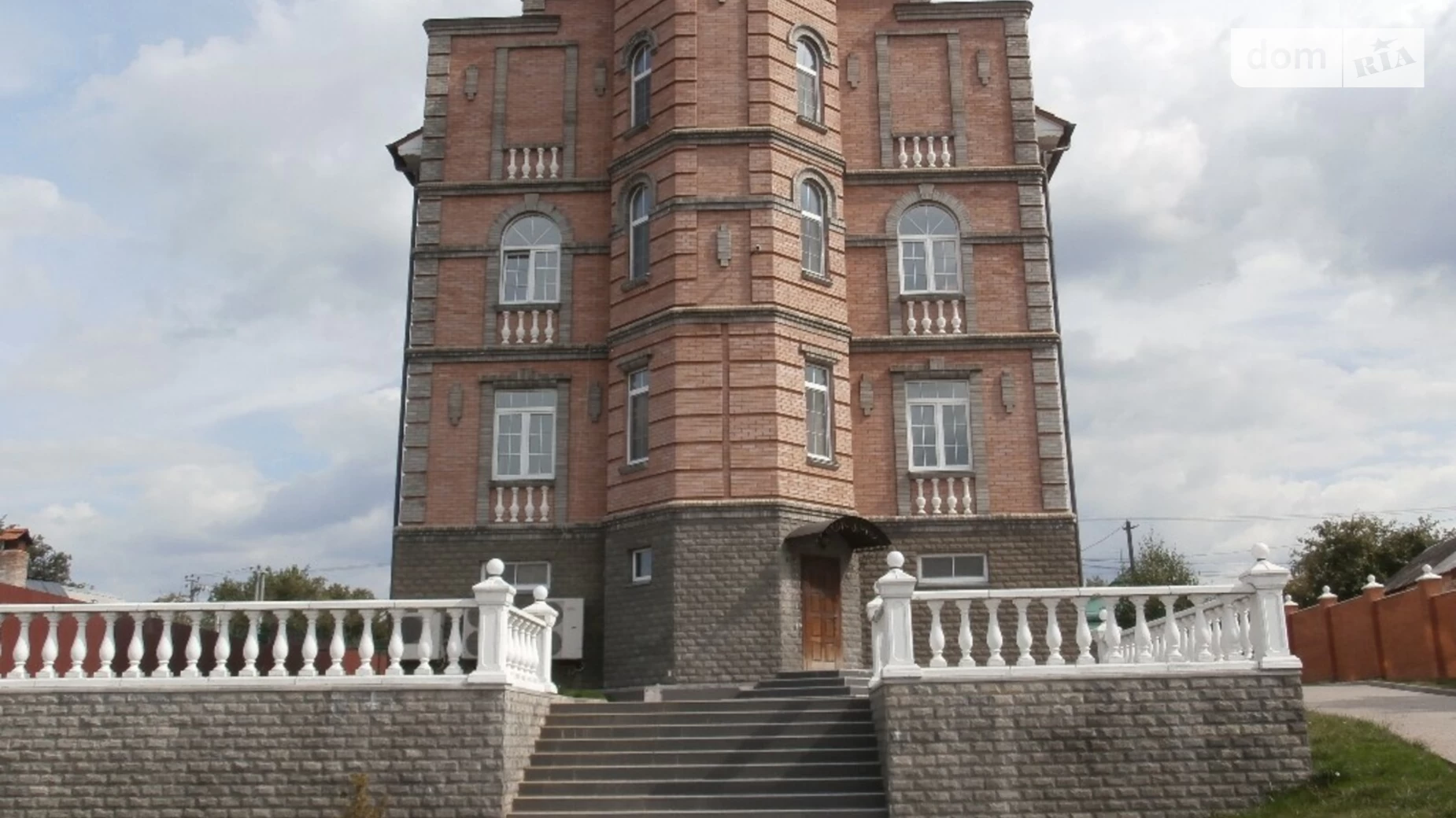 Продается дом на 3 этажа 564 кв. м с верандой, цена: 490000 $ - фото 2