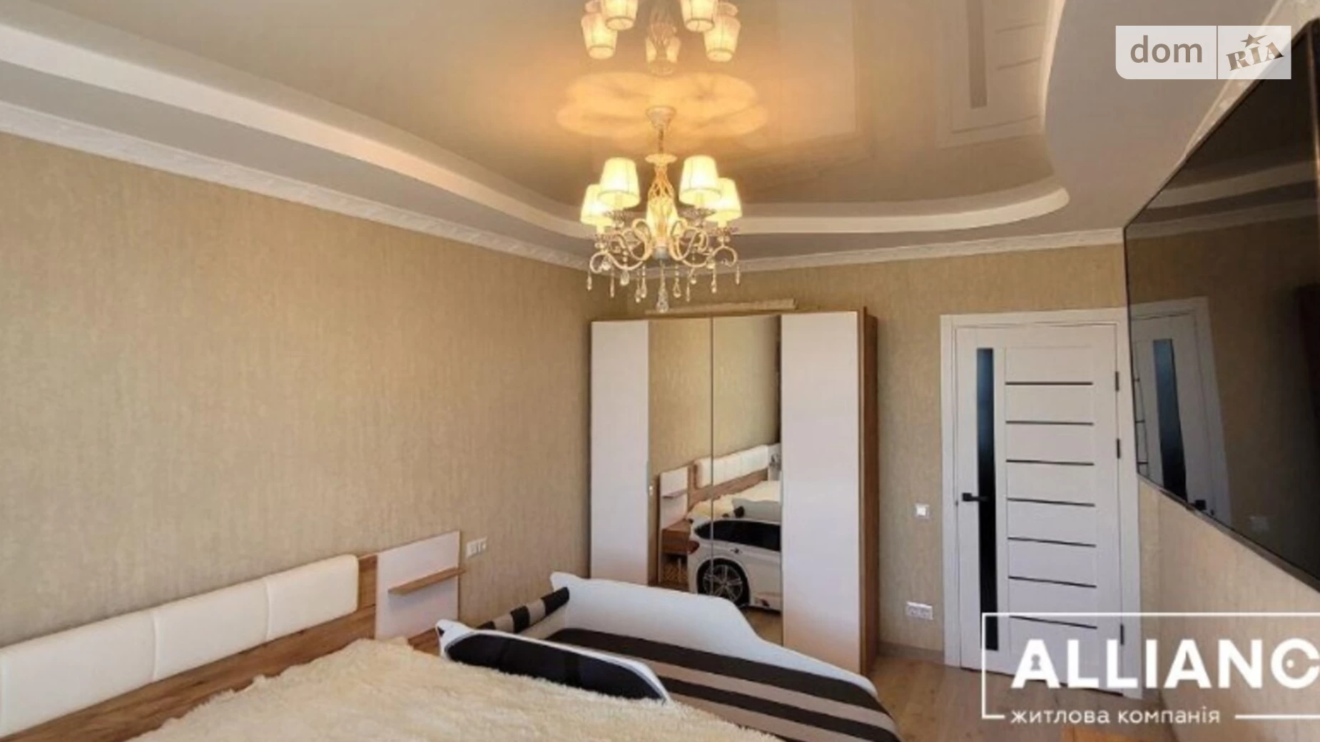 Продается 2-комнатная квартира 70 кв. м в Ивано-Франковске, ул. Вовчинецька