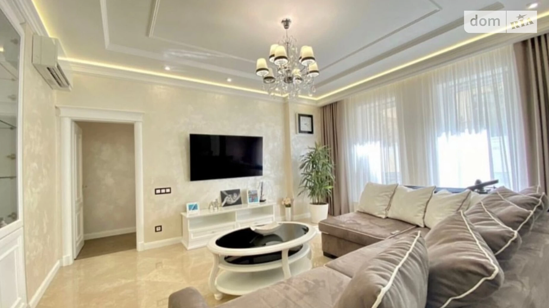 Продается 3-комнатная квартира 130 кв. м в Одессе, Фонтанская дор., 58