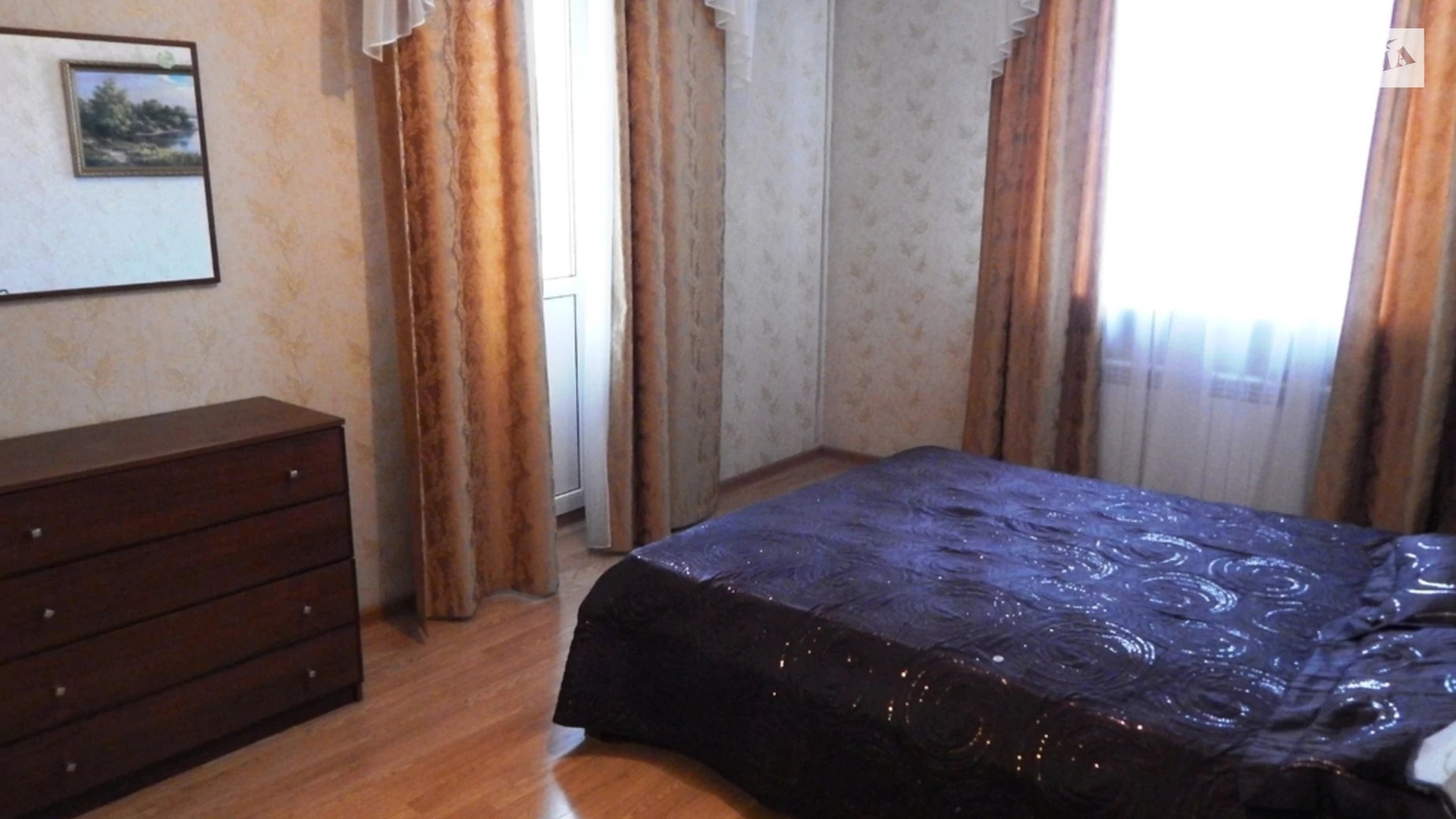 Продается 4-комнатная квартира 140 кв. м в Киеве, ул. Срибнокильская, 1