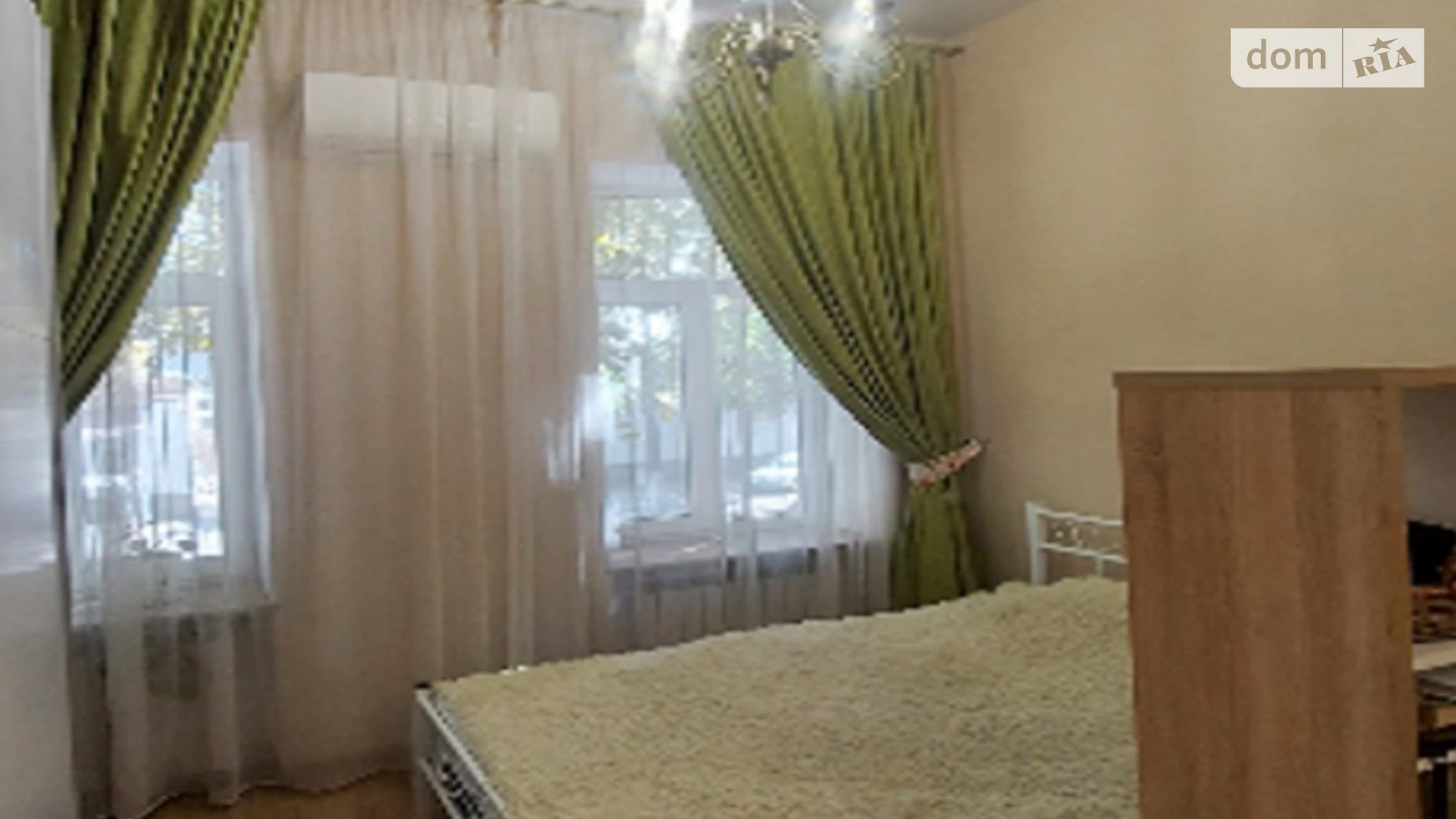 Продається 2-кімнатна квартира 40 кв. м у Одесі, вул. Богдана Хмельницького, 32
