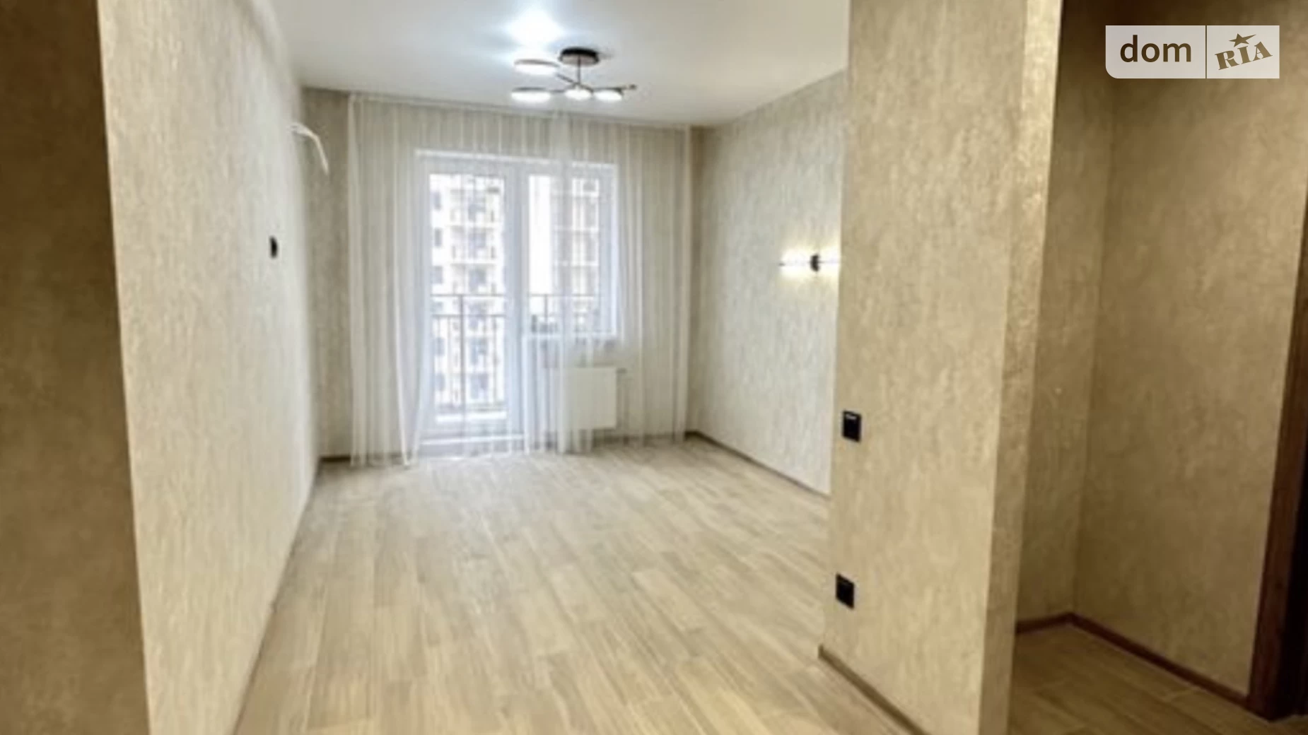 Продається 2-кімнатна квартира 60 кв. м у Одесі, вул. Перлинна