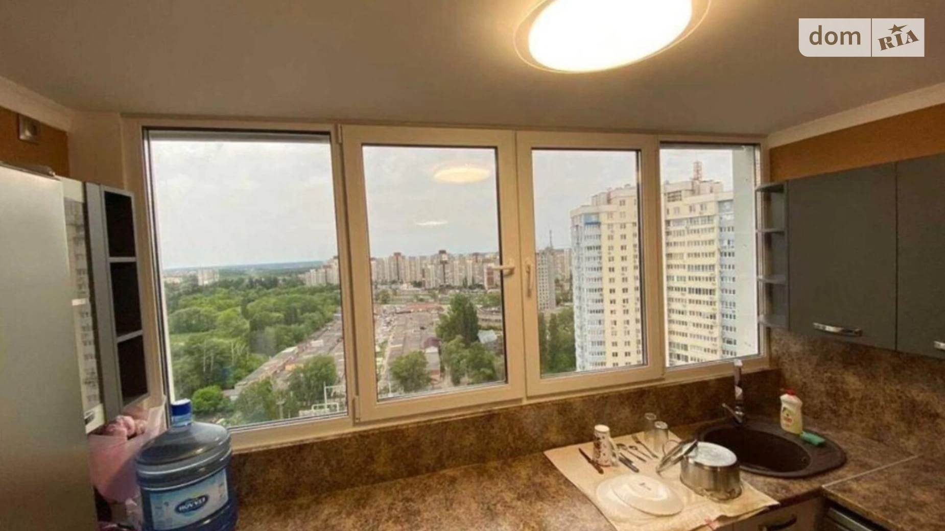 Продается 1-комнатная квартира 55 кв. м в Киеве, просп. Академика Глушкова, 6Е