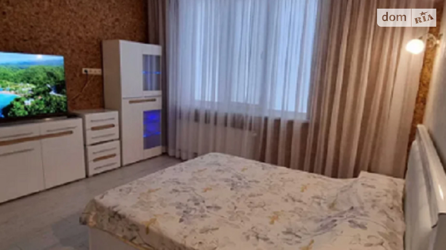 Продается 1-комнатная квартира 48 кв. м в Одессе, ул. Среднефонтанская, 35
