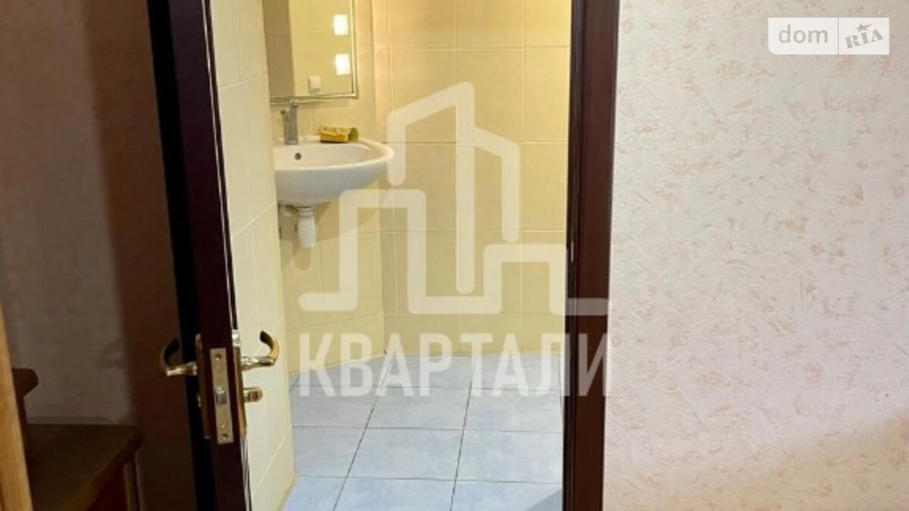 Продается 3-комнатная квартира 104 кв. м в Киеве, ул. Михаила Котельникова, 37А