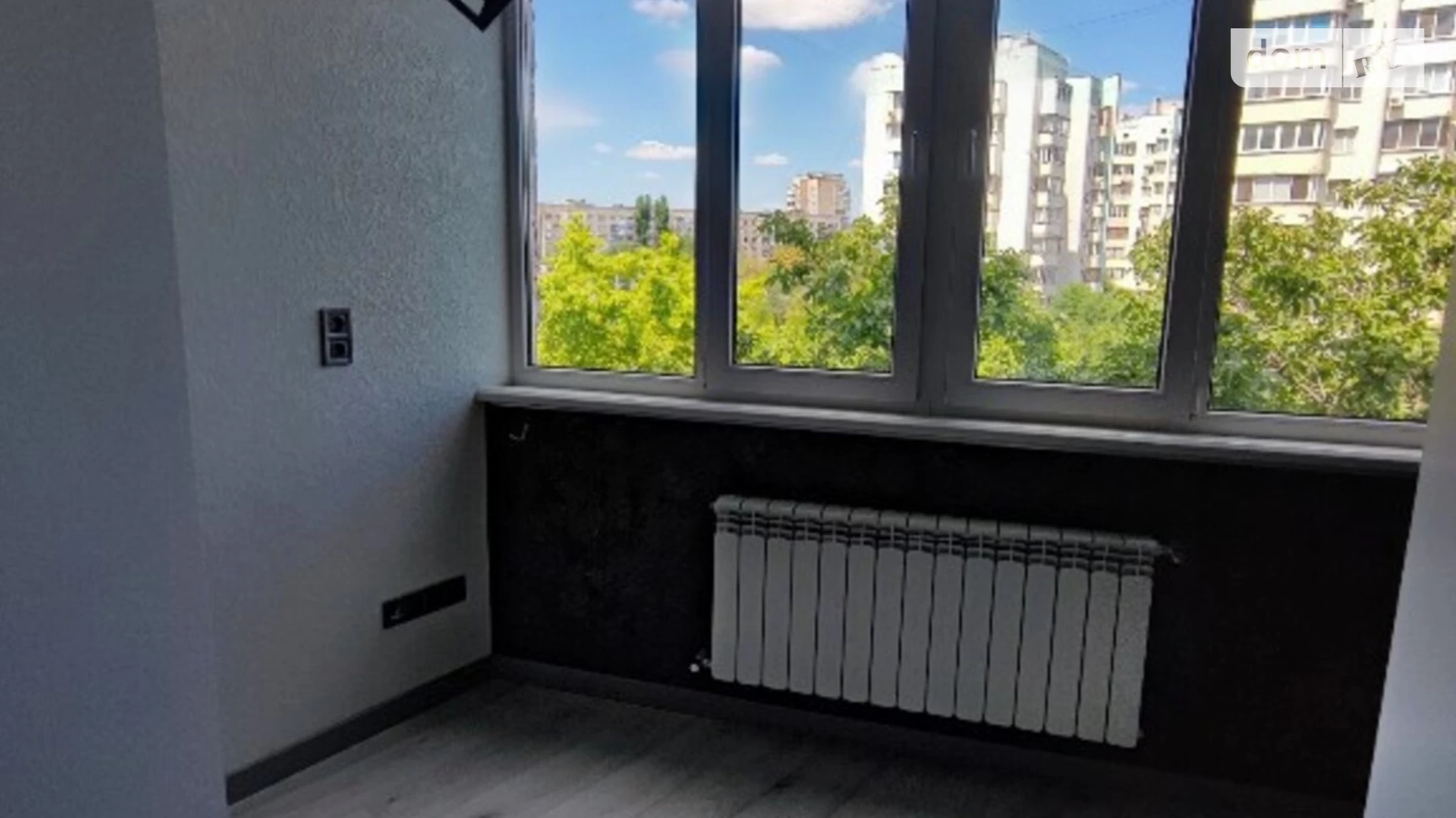 Продається 3-кімнатна квартира 67.4 кв. м у Одесі, вул. Ільфа і Петрова