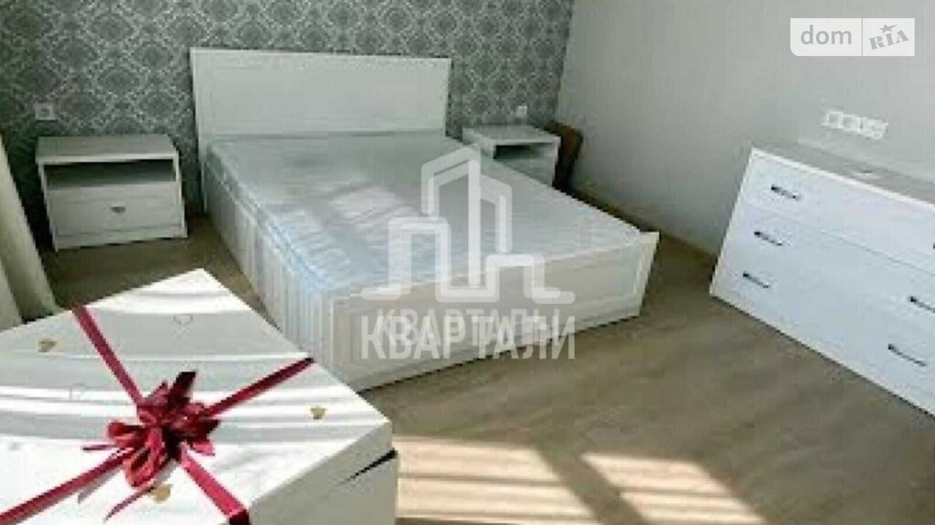 Продается 2-комнатная квартира 75 кв. м в Киеве, ул. Глубочицкая, 32В