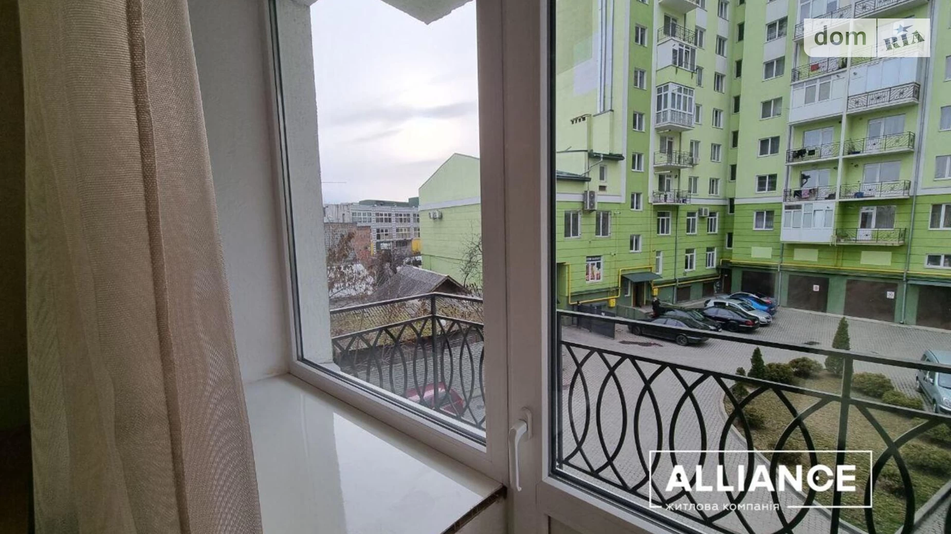 Продается 1-комнатная квартира 37.2 кв. м в Ивано-Франковске, ул. Бытовая