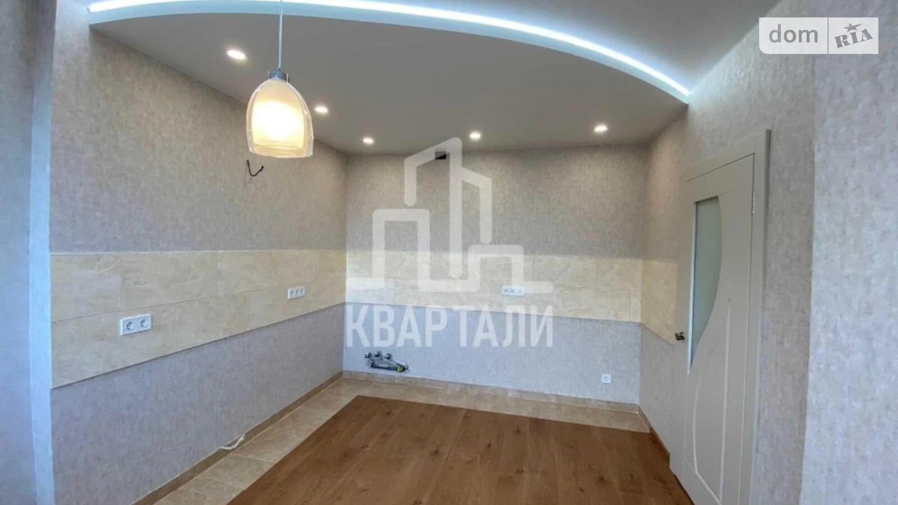 Продається 1-кімнатна квартира 37 кв. м у Києві, вул. Тираспольська, 52А