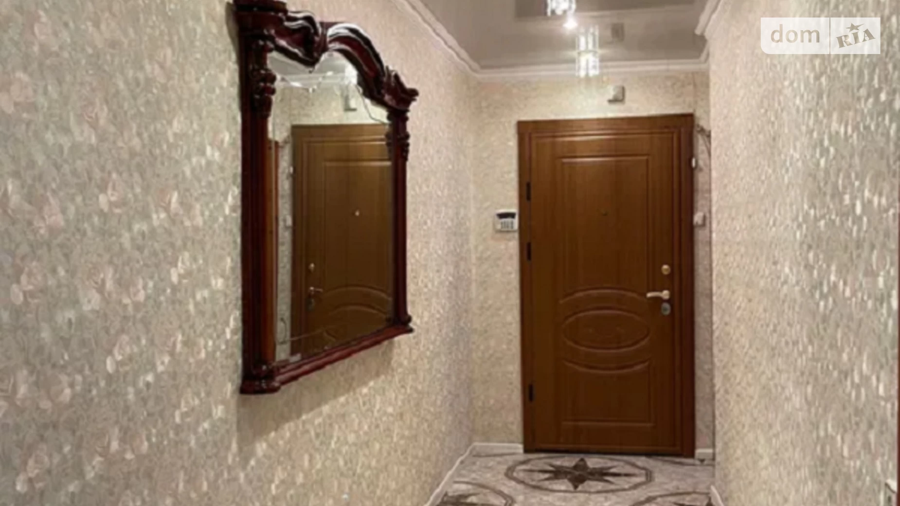 Продається 3-кімнатна квартира 72 кв. м у Одесі, вул. Івана і Юрія Лип