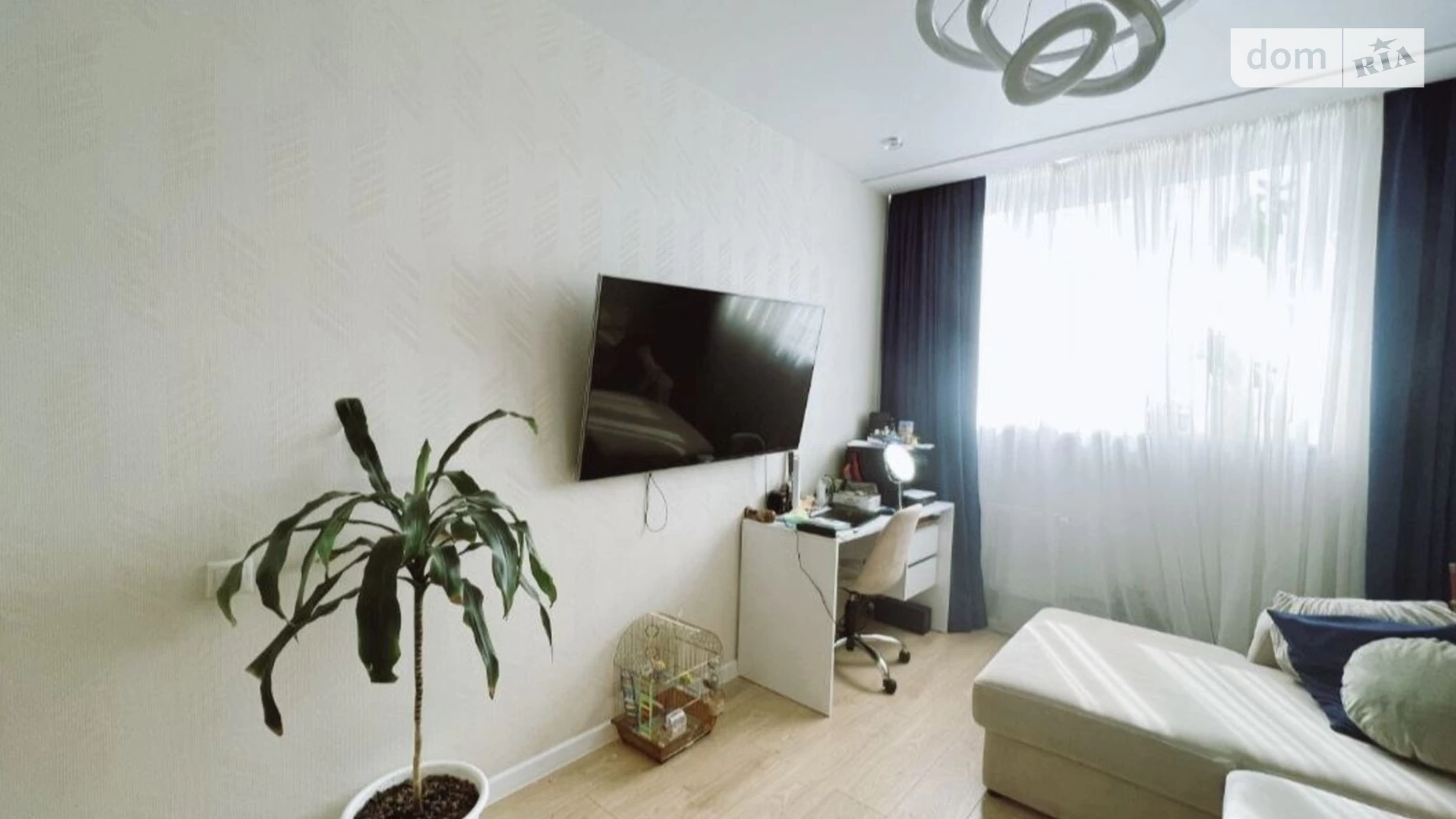 Продается 2-комнатная квартира 46.5 кв. м в Одессе, ул. Люстдорфская дорога