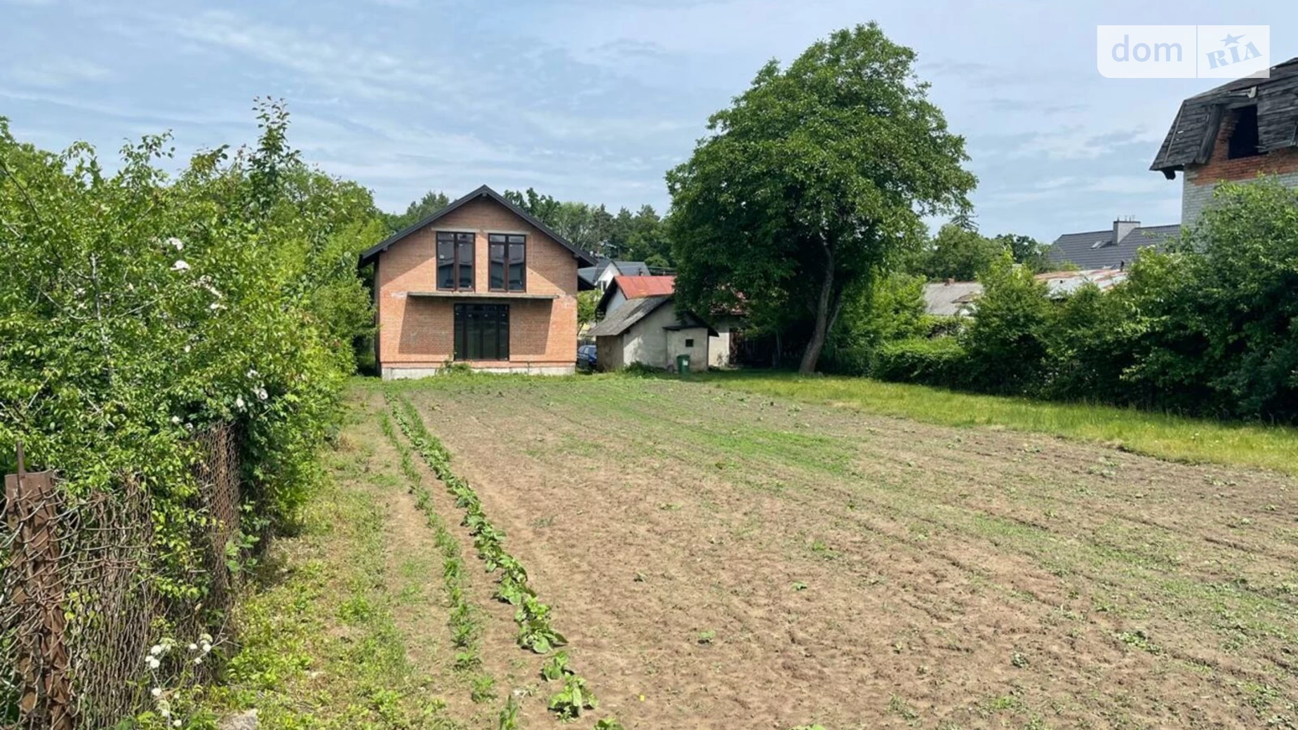 Продається будинок 2 поверховий 172 кв. м з каміном, вул. Відродження України, 10