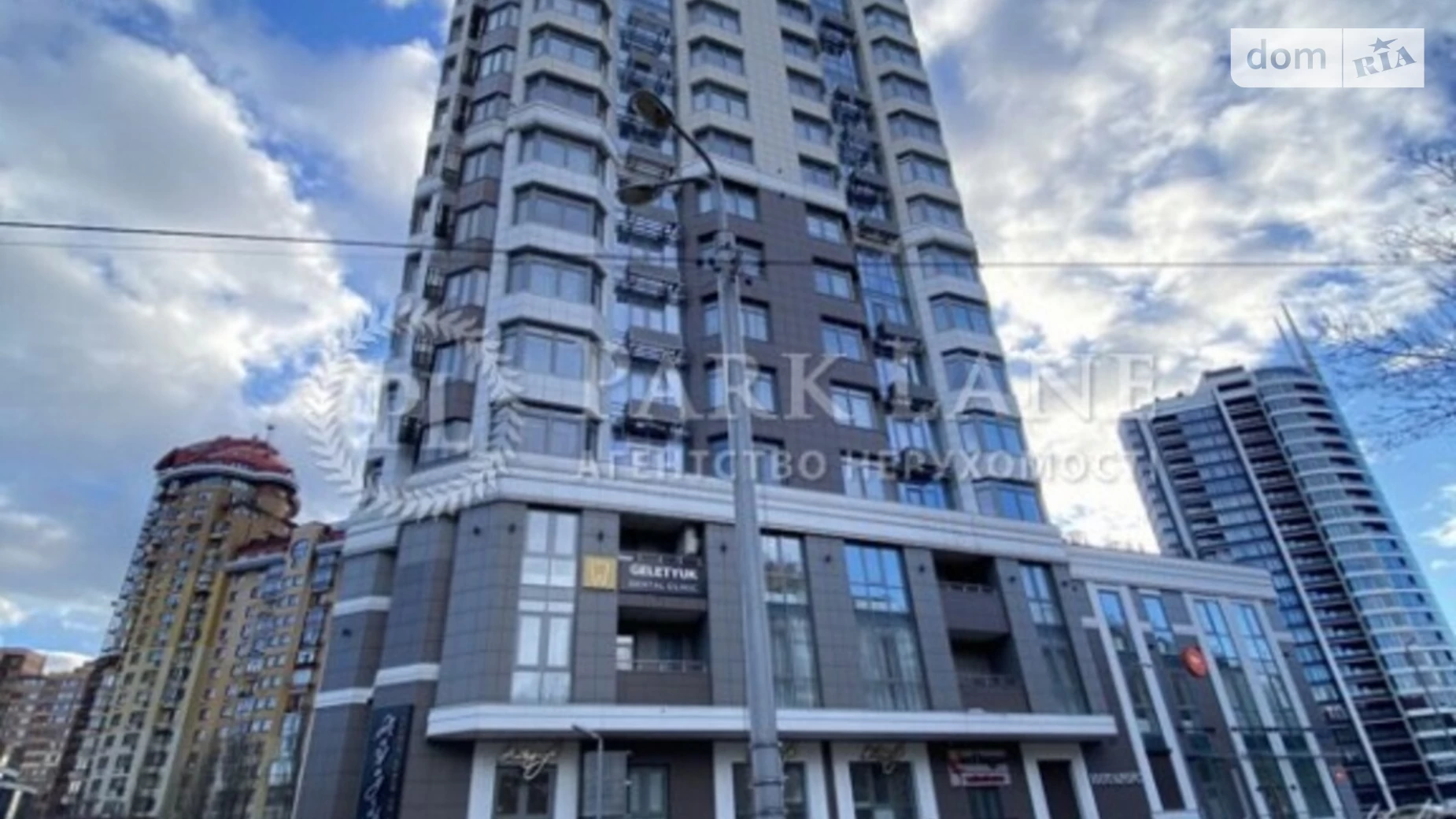 Продается 1-комнатная квартира 55 кв. м в Киеве, ул. Коновальца Евгения, 34А