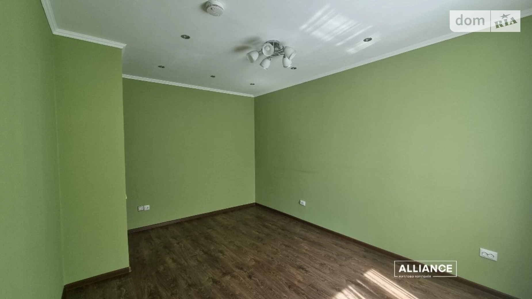 Продається 2-кімнатна квартира 68 кв. м у Івано-Франківську