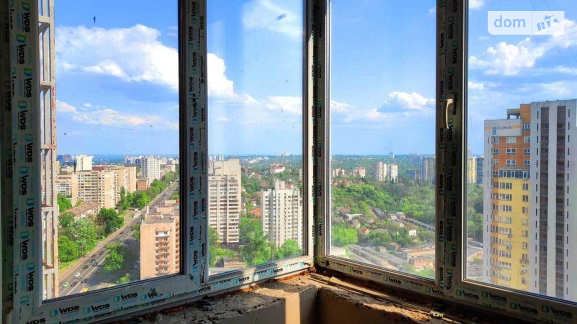Продается 3-комнатная квартира 105 кв. м в Киеве, просп. Лобановского, 6А