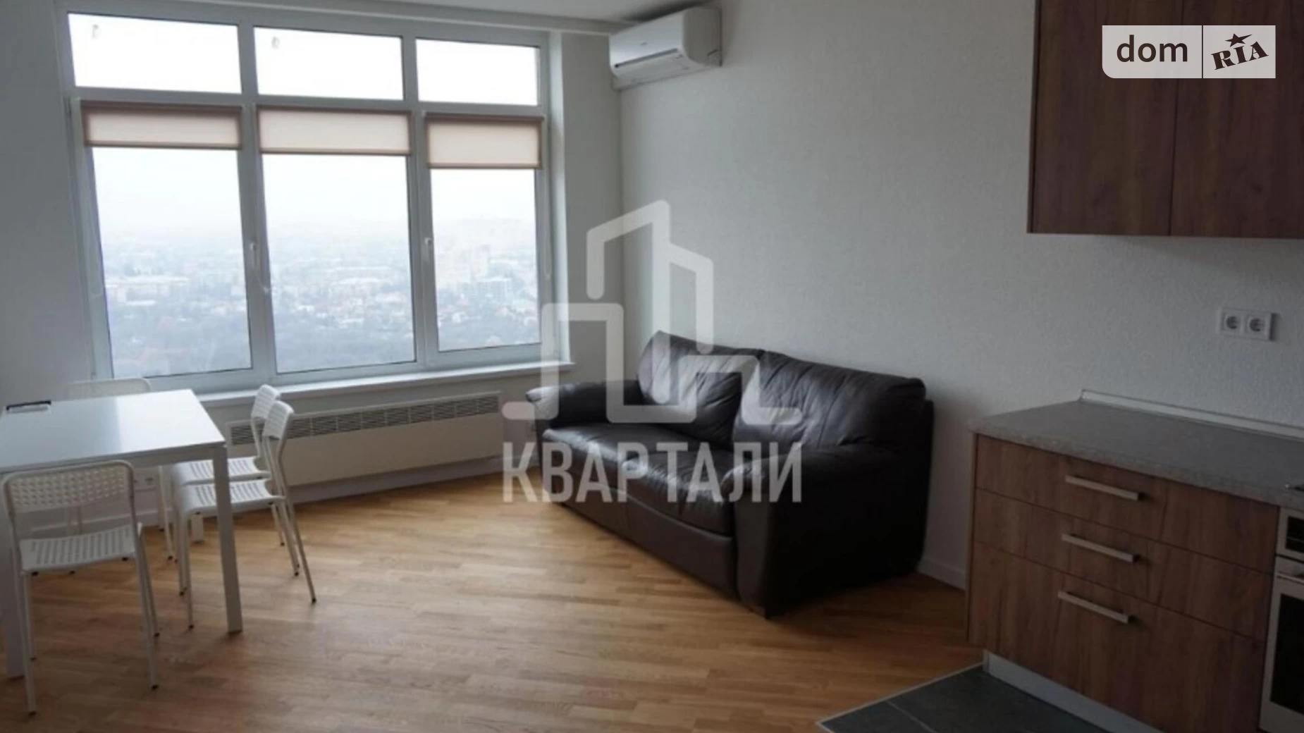 Продается 2-комнатная квартира 55 кв. м в Киеве, ул. Сикорского, 1А